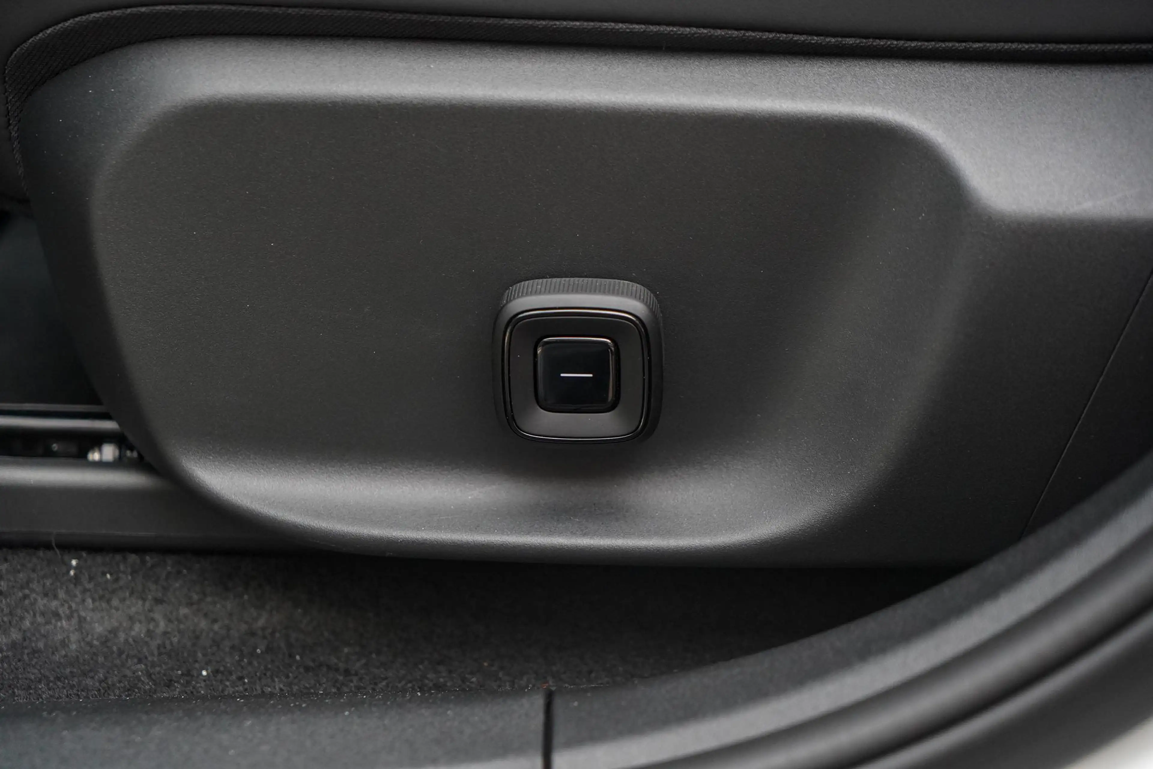 Volvo EX30 Single Motor Ext Range Plus Black Ed Europa 69 kWh — photo 14