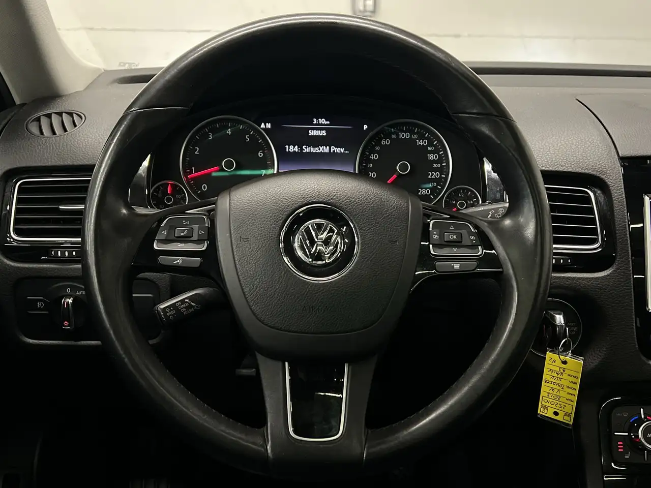 Volkswagen Touareg снимка Volkswagen Touareg