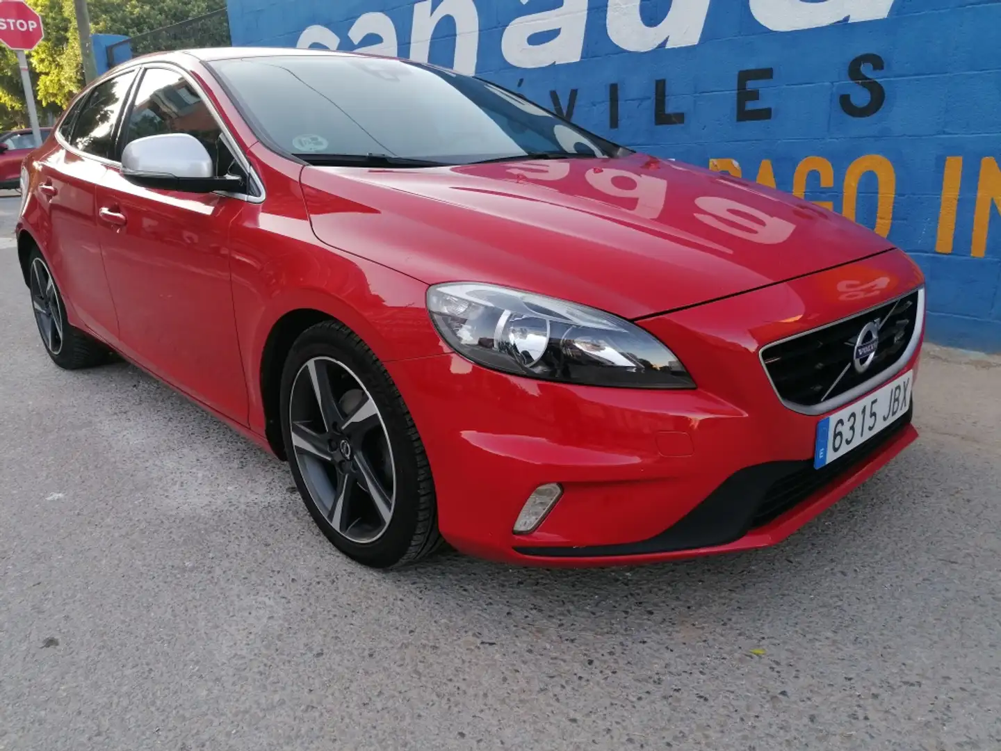 Volvo V40 D2 R-Design Momentum 115 Rojo - 2
