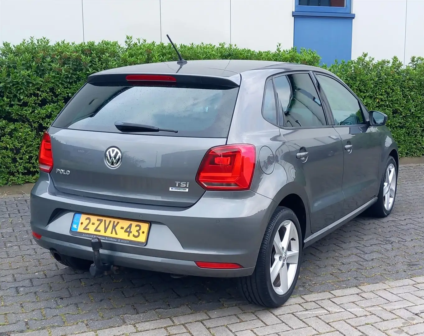 Volkswagen Polo 1.2 TSI 90PK 5D Highline Grijs - 2