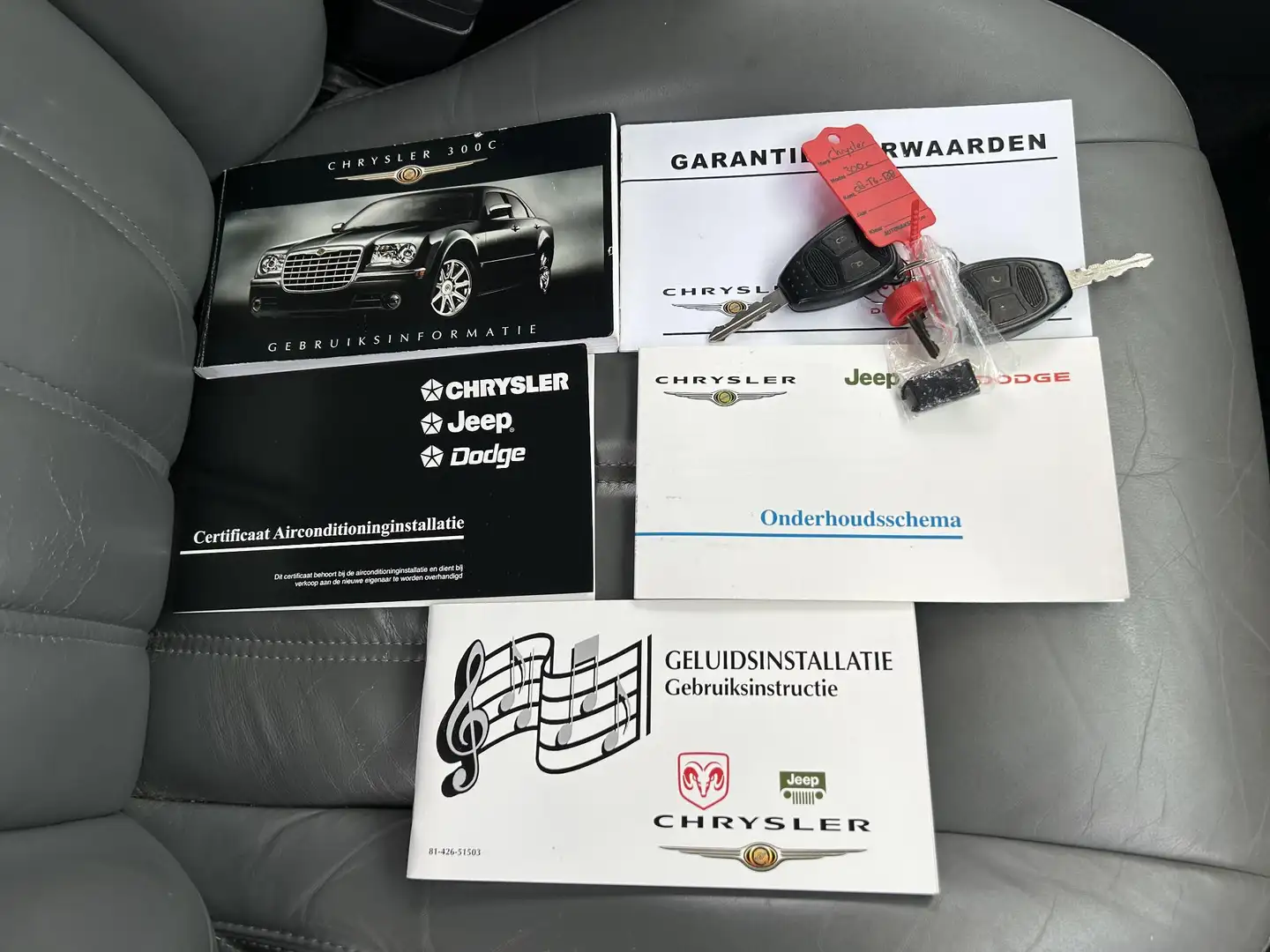 Chrysler 300C Touring 3.5 V6 AWD LPG G3 originele Nederlandse au Grijs - 2