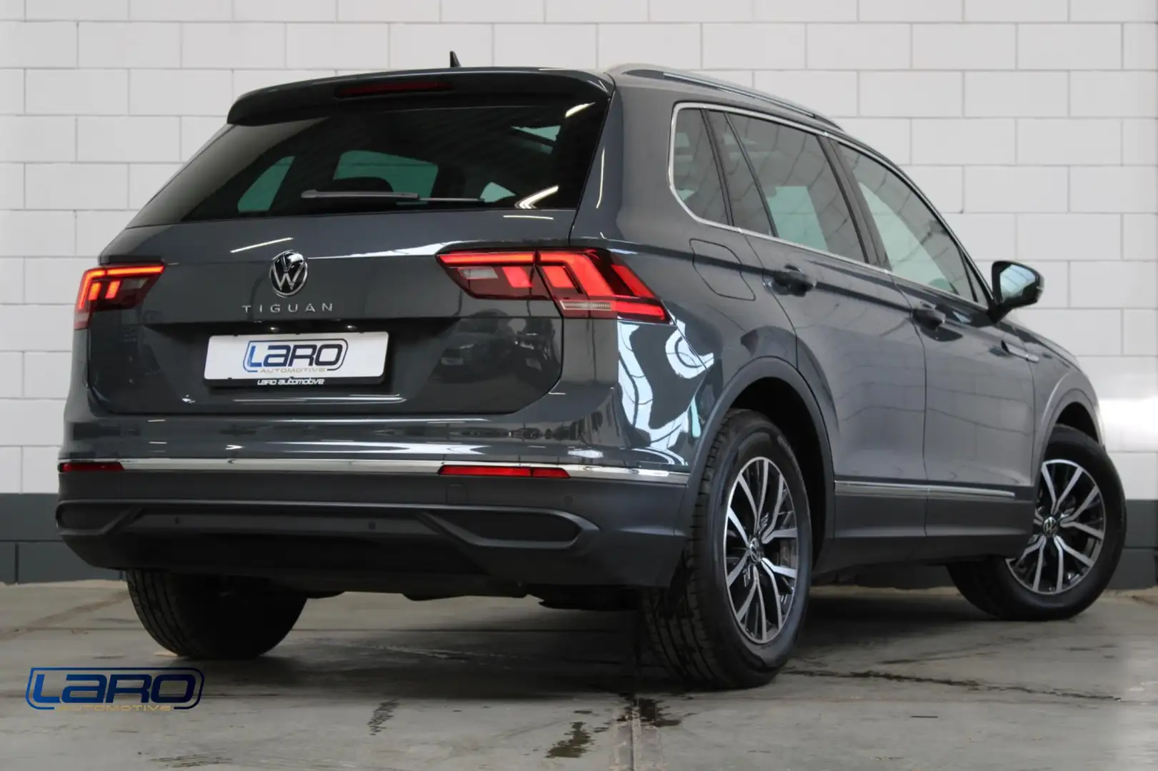 Volkswagen Tiguan 1.5 TSI Life Business | Pano ACC Camera LED CarPla Grijs - 2