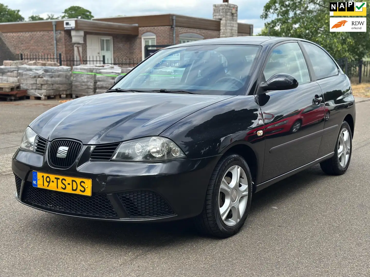 SEAT Ibiza 1.4-16V Trendstyle airco apk Zwart - 1