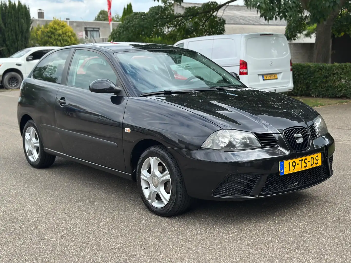 SEAT Ibiza 1.4-16V Trendstyle airco apk Zwart - 2