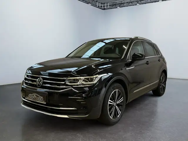 Volkswagen Tiguan view 2