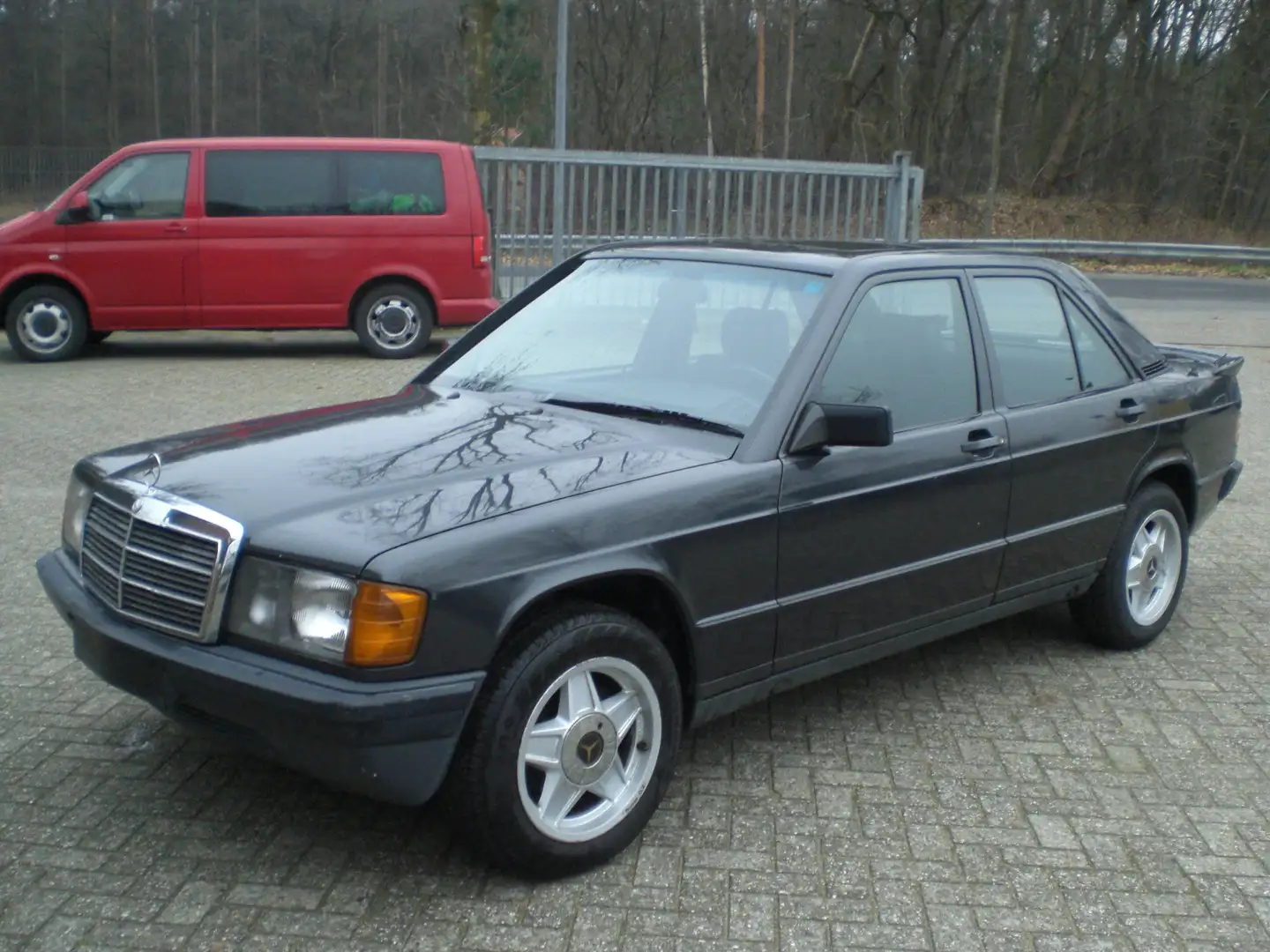 Mercedes-Benz 190 D 2.5 *Schiebedach, Handschalter* Чорний - 1