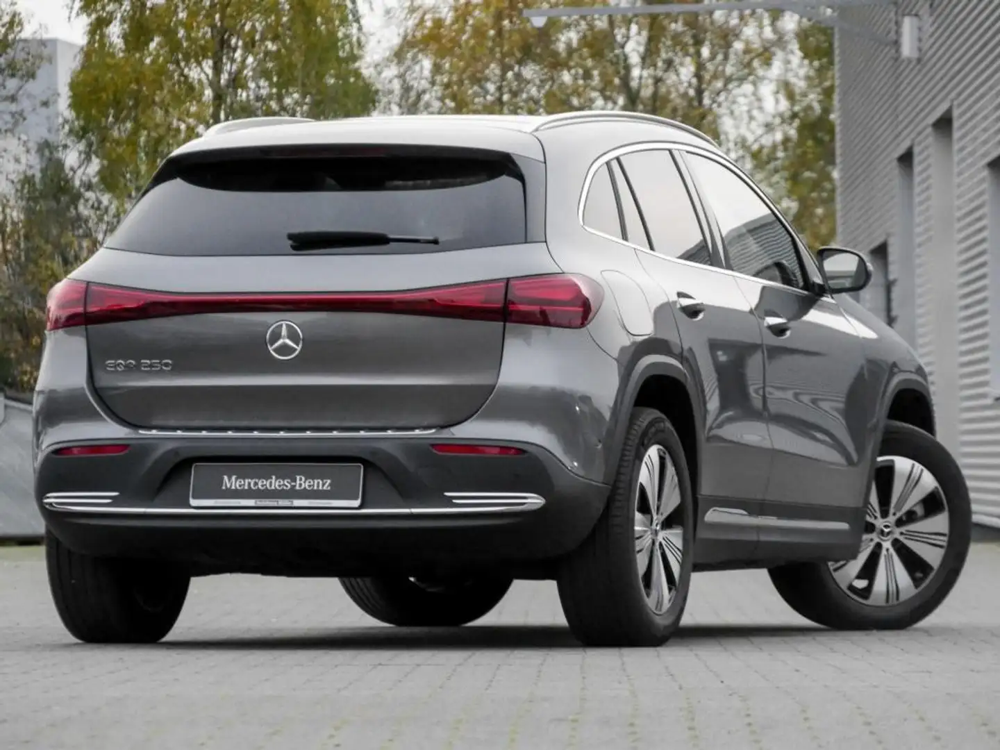 Mercedes-Benz EQA 250 Progressive/Pano/Distr/Burm/LED/Totw/18" Grau - 2