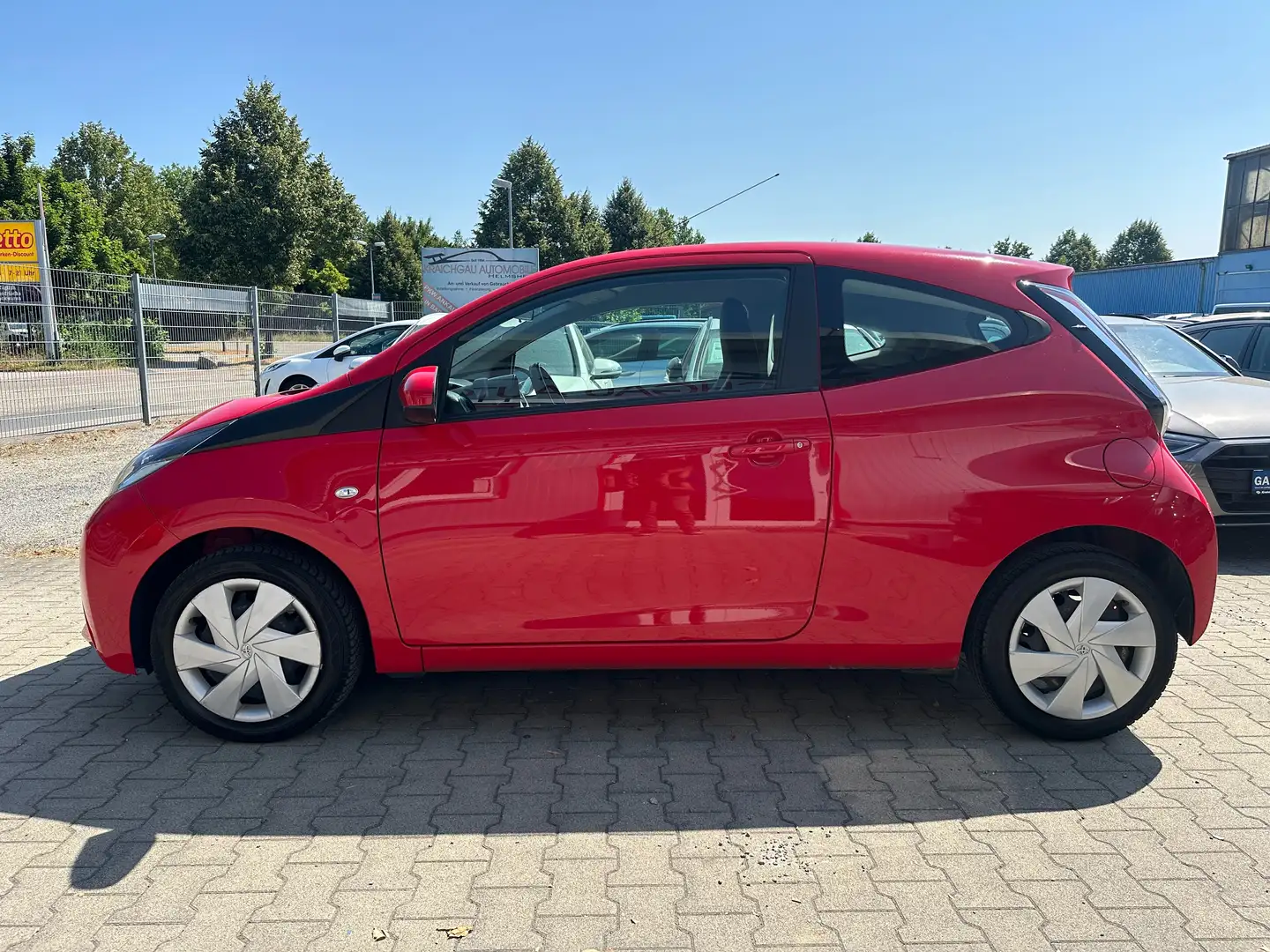 Toyota Aygo x-play*TüV Neu*Klima*Tempomat*ISO-Fix Rot - 2