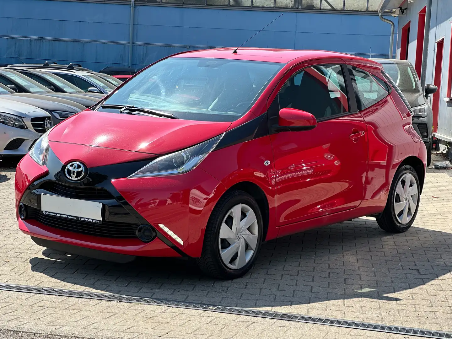 Toyota Aygo x-play*TüV Neu*Klima*Tempomat*ISO-Fix Rot - 1