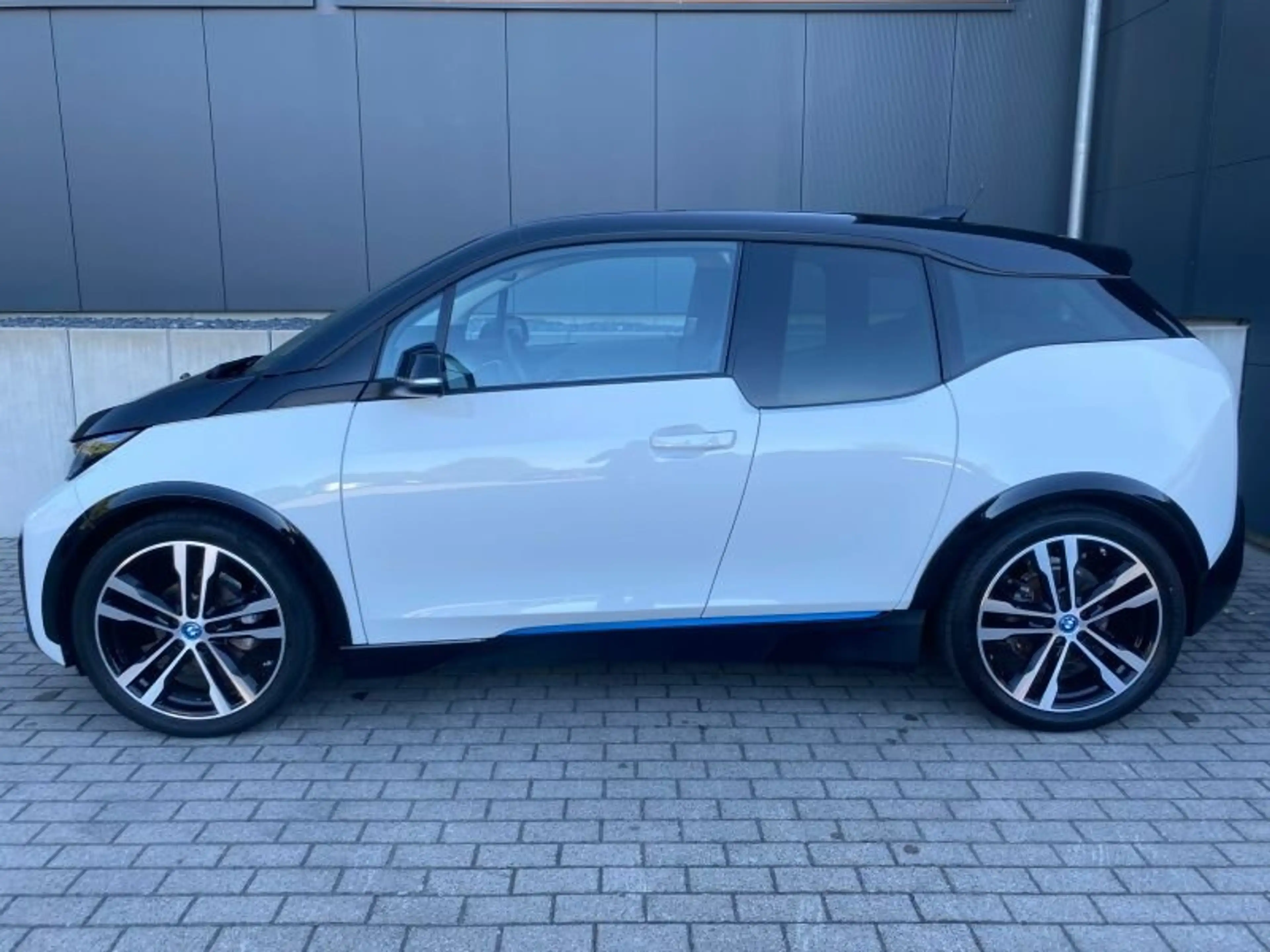 BMW i3 s 120 20/NAVI/CAM/K-ZUG/TEMPO/DAB/SH/WLAN — photo 3