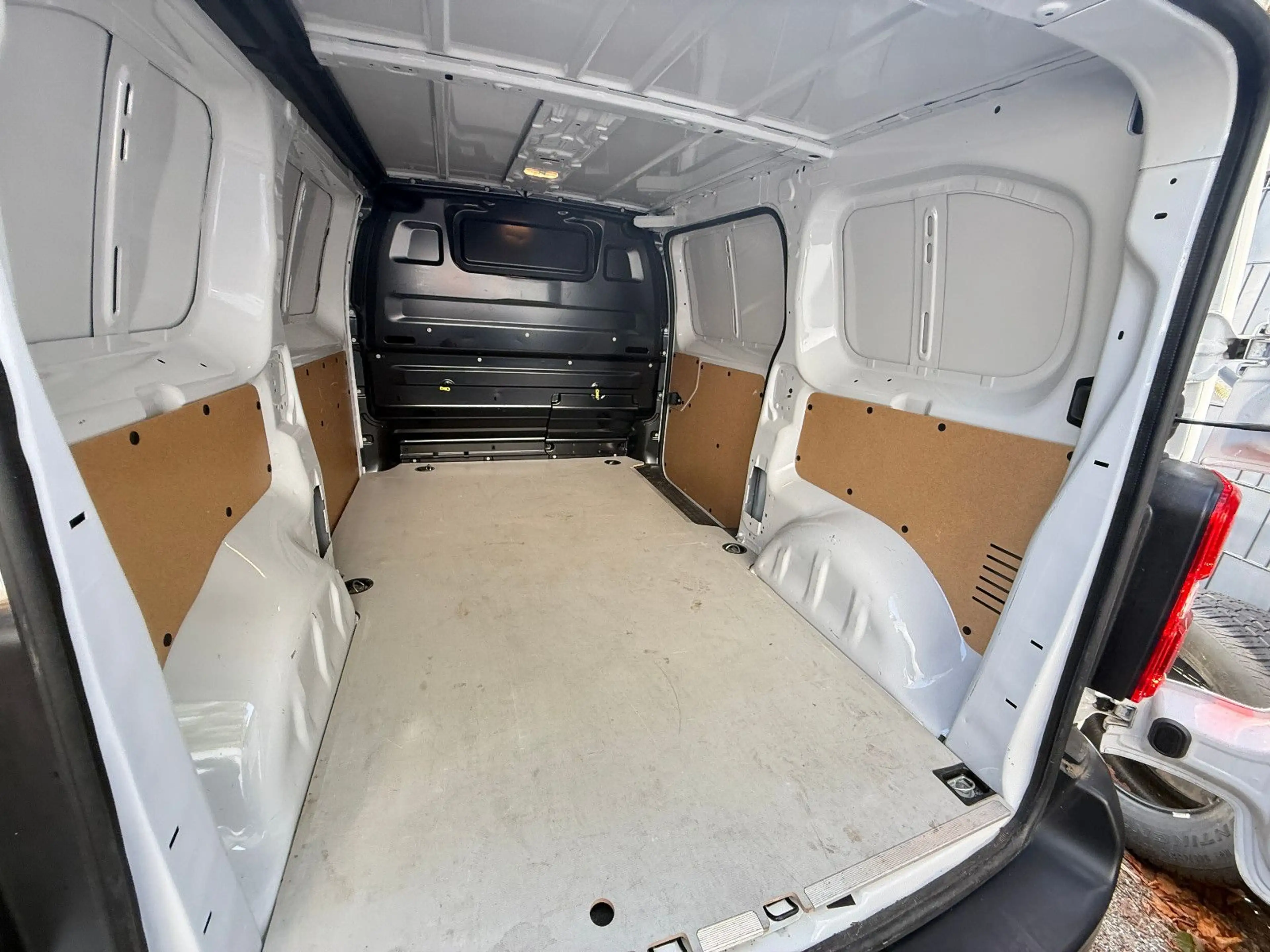 Peugeot Expert 2.0 BlueHDi 145 L2 — photo 15