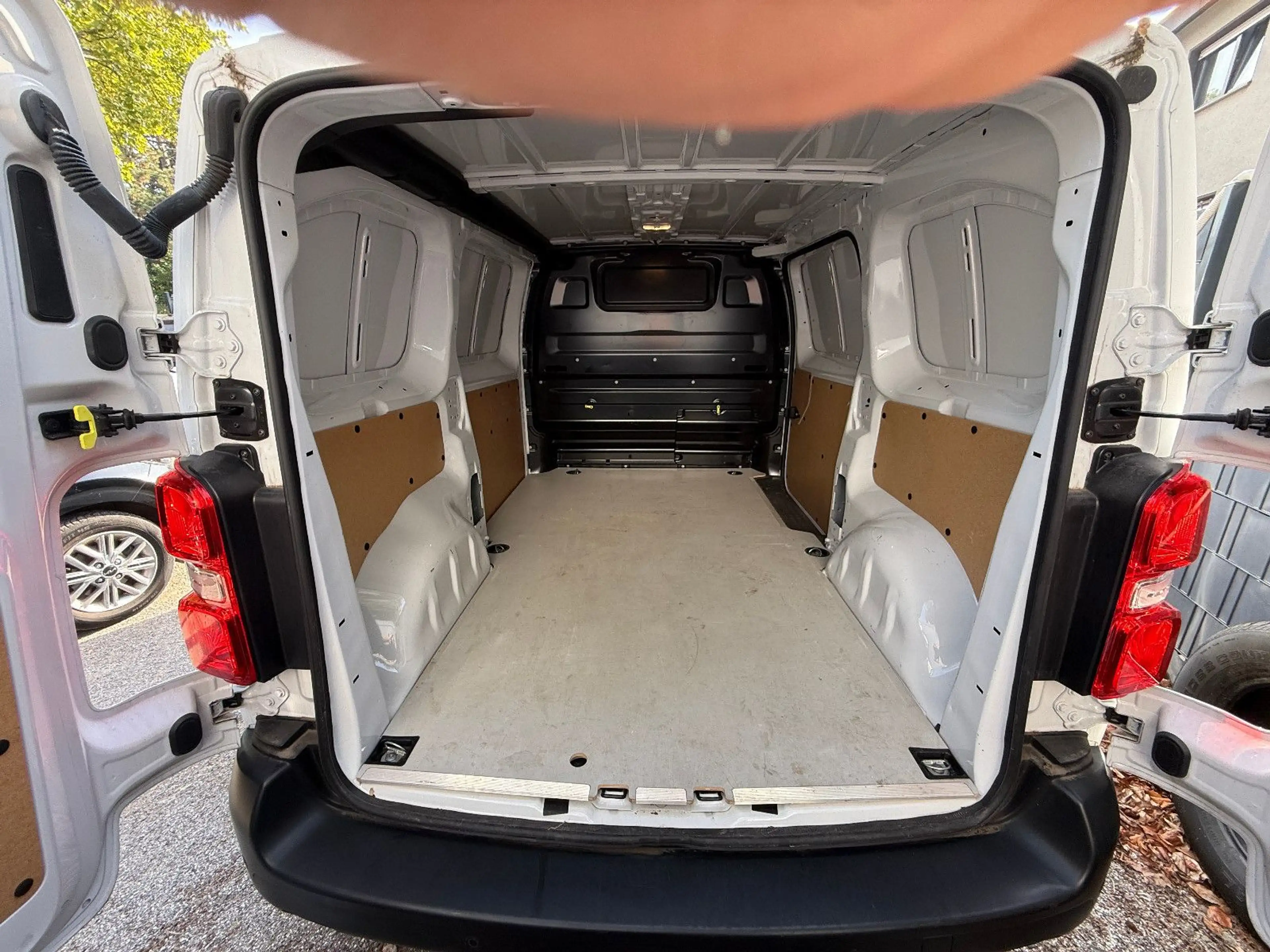 Peugeot Expert 2.0 BlueHDi 145 L2 — photo 13