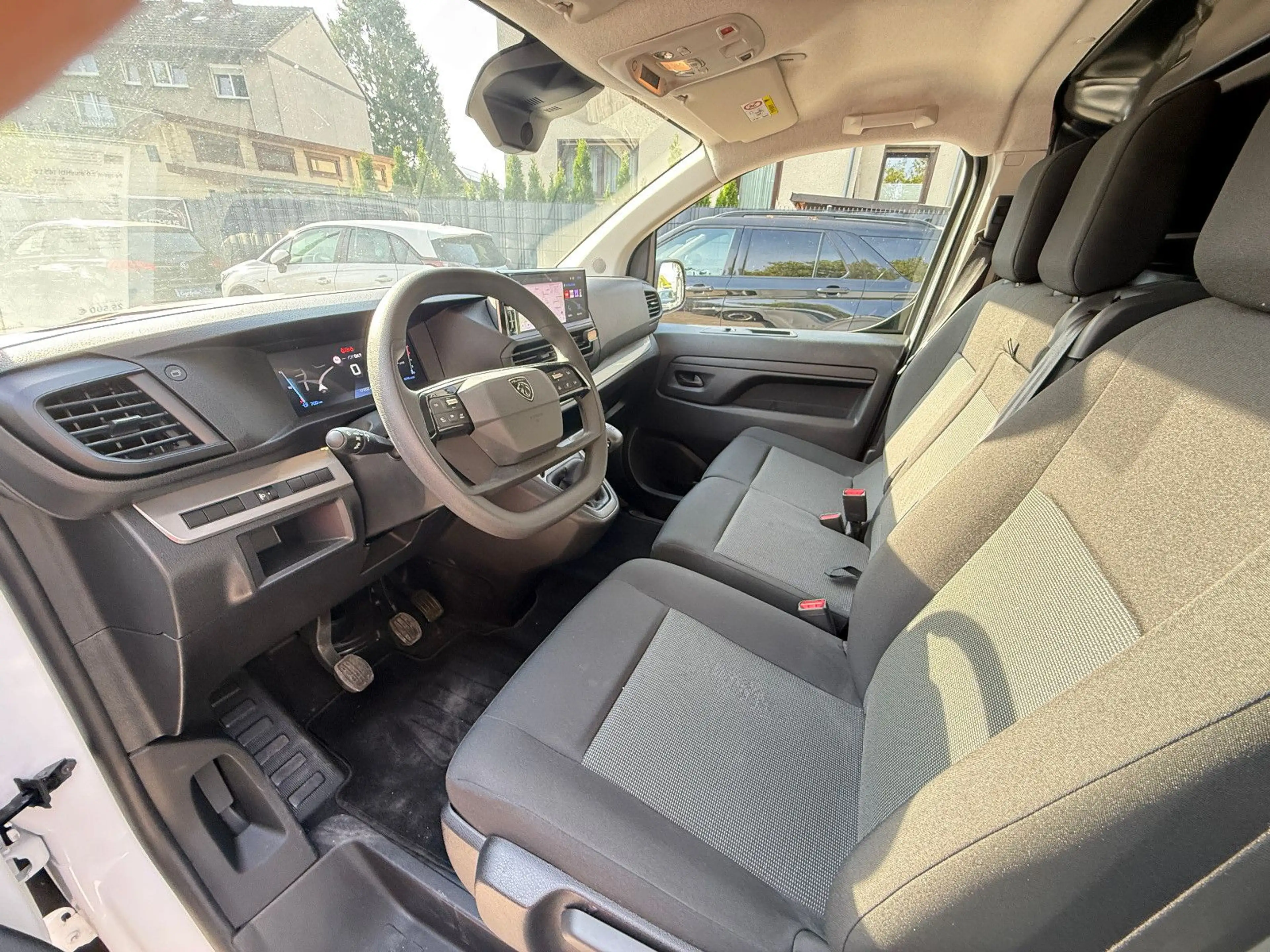 Peugeot Expert 2.0 BlueHDi 145 L2 — photo 10