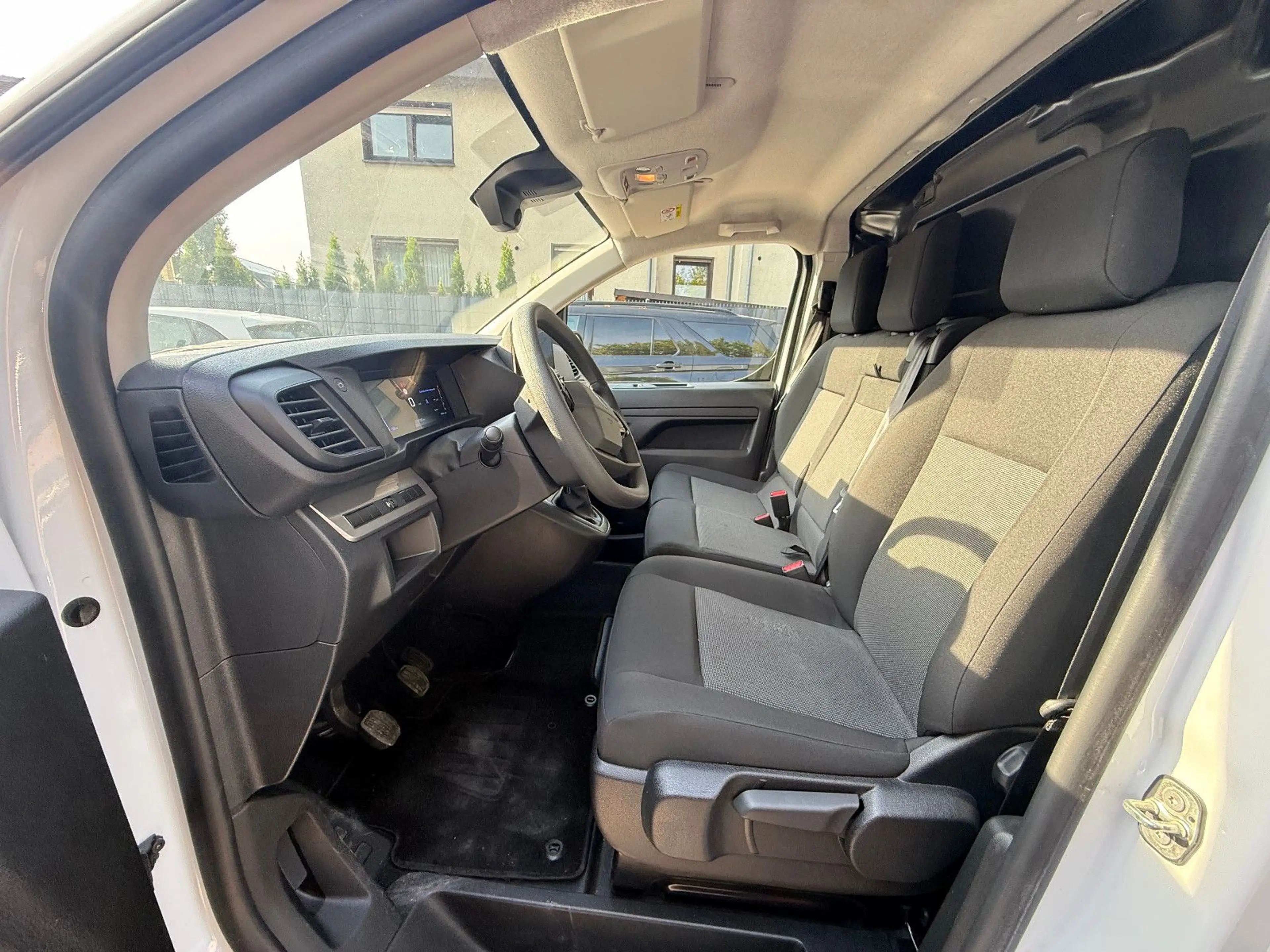 Peugeot Expert 2.0 BlueHDi 145 L2 — photo 9