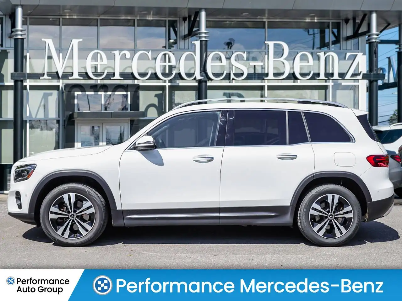 Mercedes-Benz GLB снимка Mercedes-Benz GLB