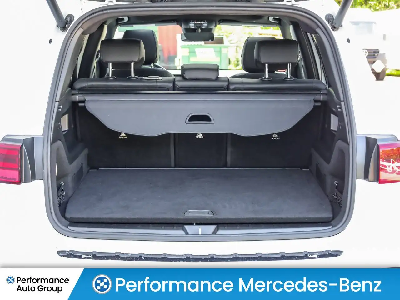 Mercedes-Benz GLB снимка Mercedes-Benz GLB