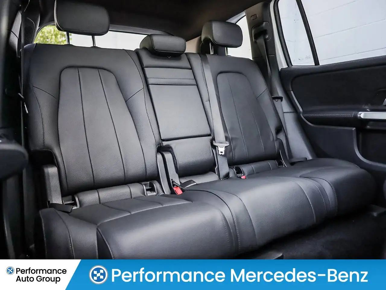 Mercedes-Benz GLB снимка Mercedes-Benz GLB