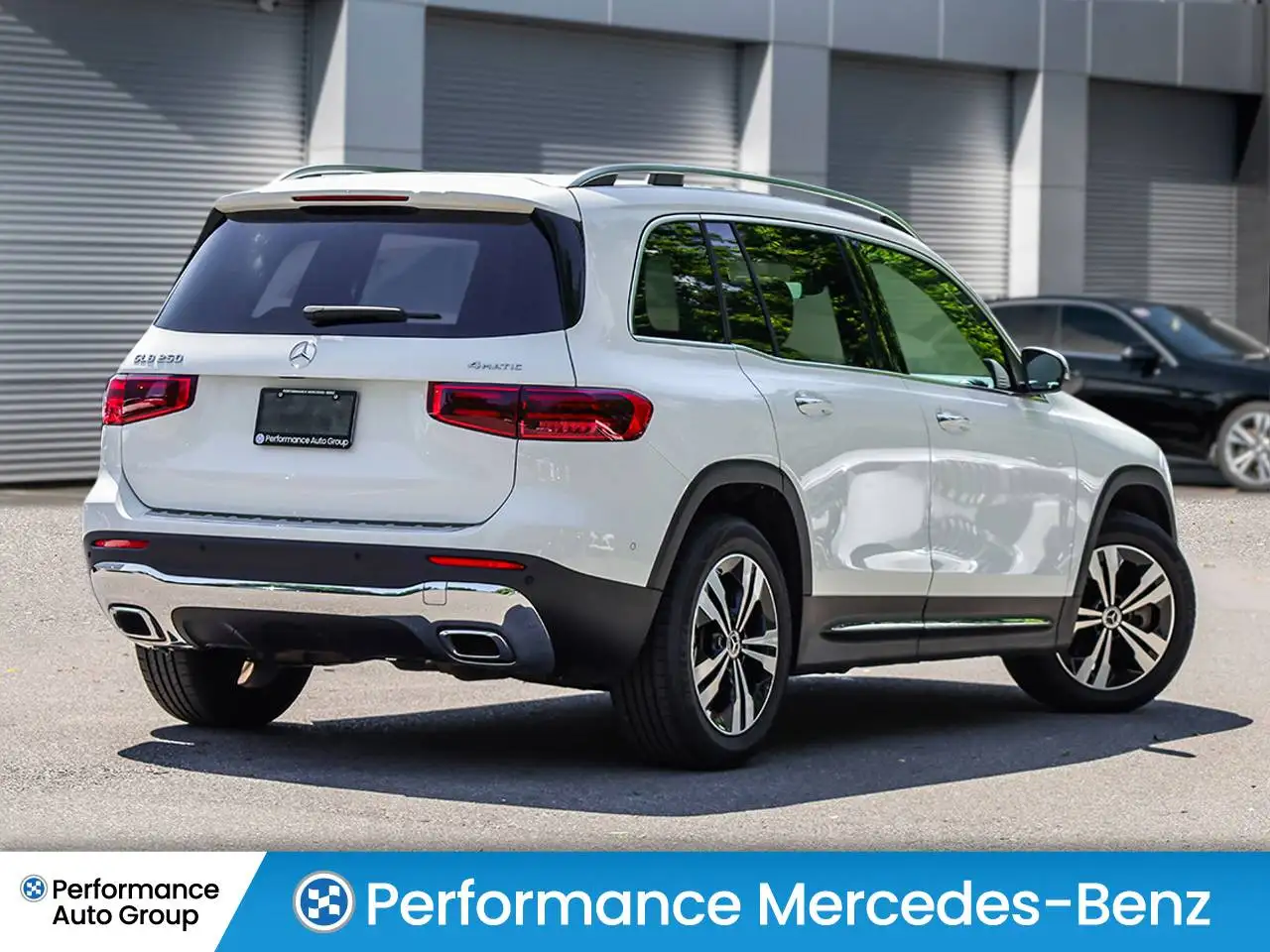 Mercedes-Benz GLB снимка Mercedes-Benz GLB