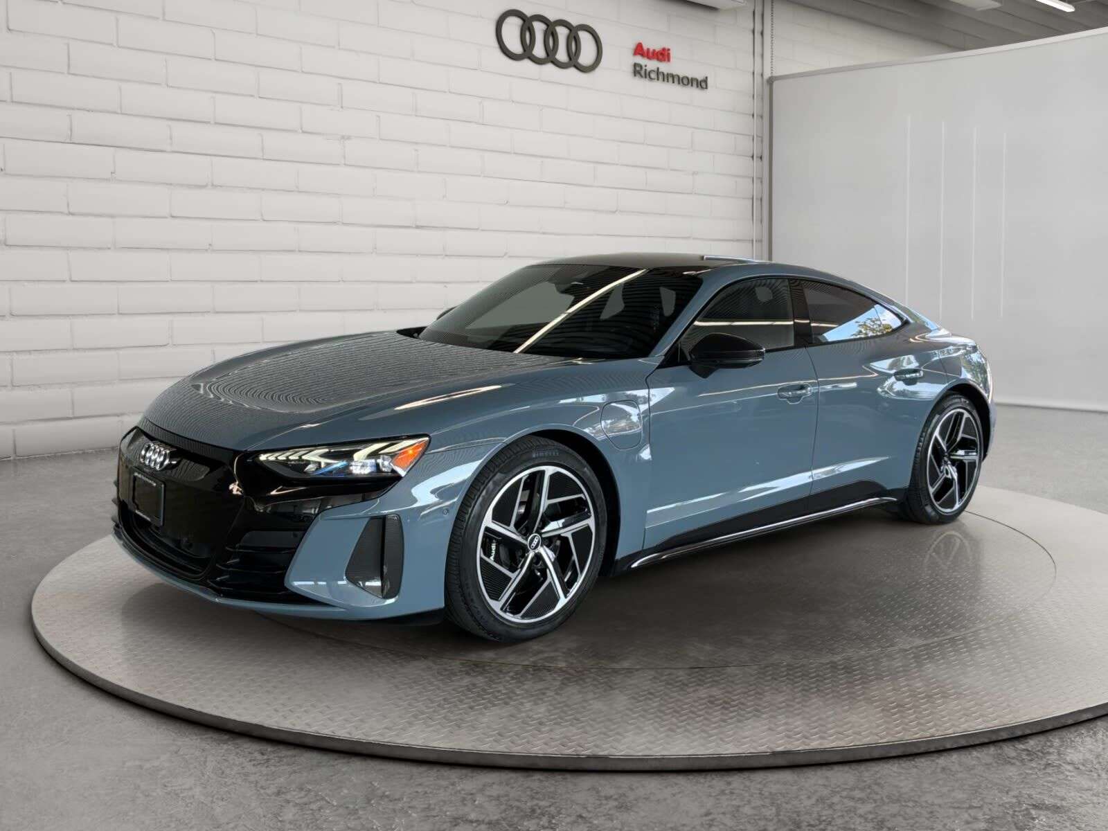 2022 Audi RS e-tron GT | PANORAMIC GLASS ROOF (FIXED)| PERFORMANCE PACKAG