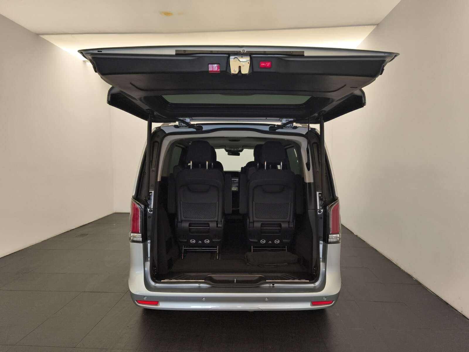Mercedes-Benz V 220