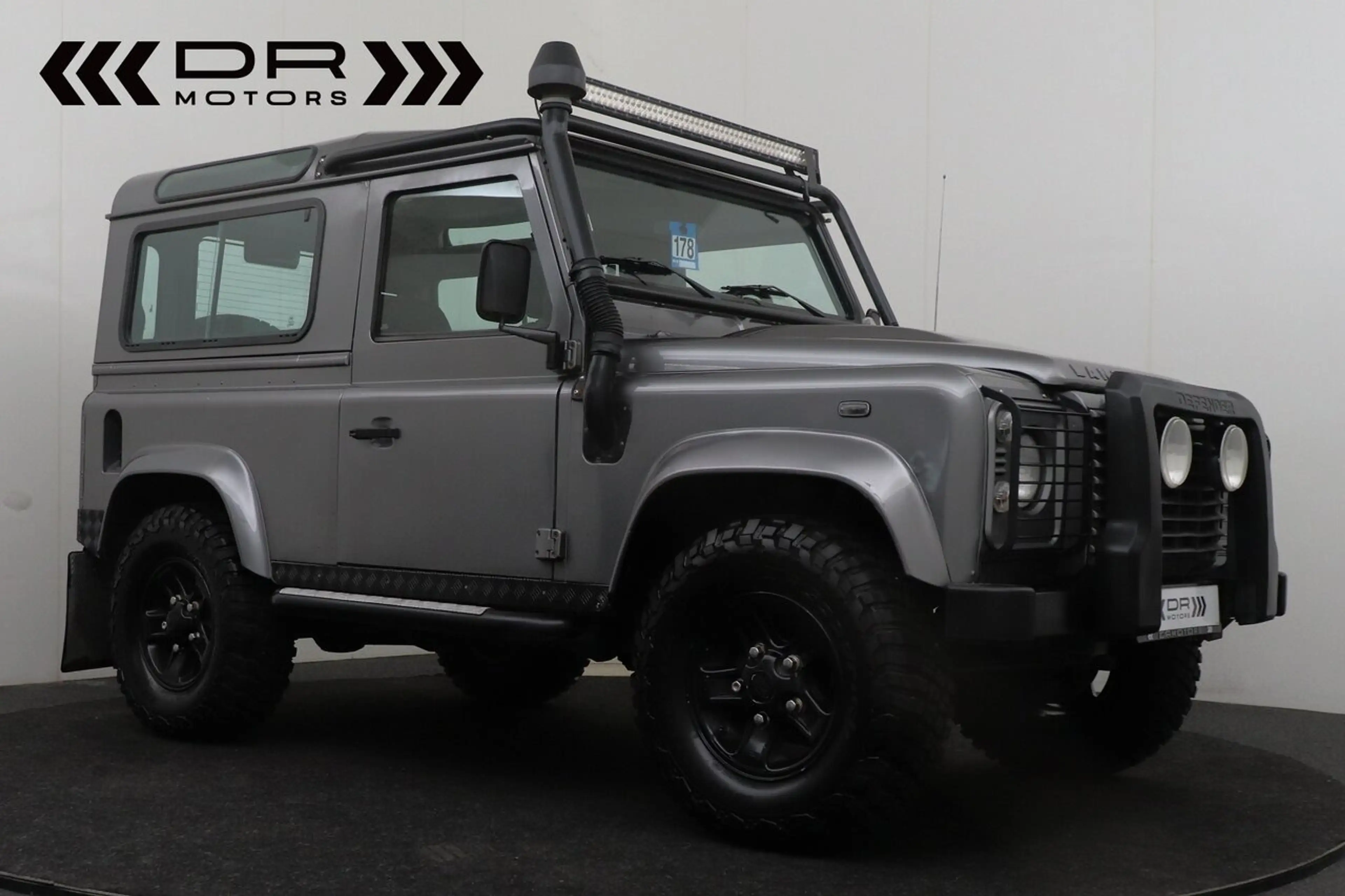 Land Rover Defender BTW WAGEN - AIRCO - ZETELVERWARMING — photo 2