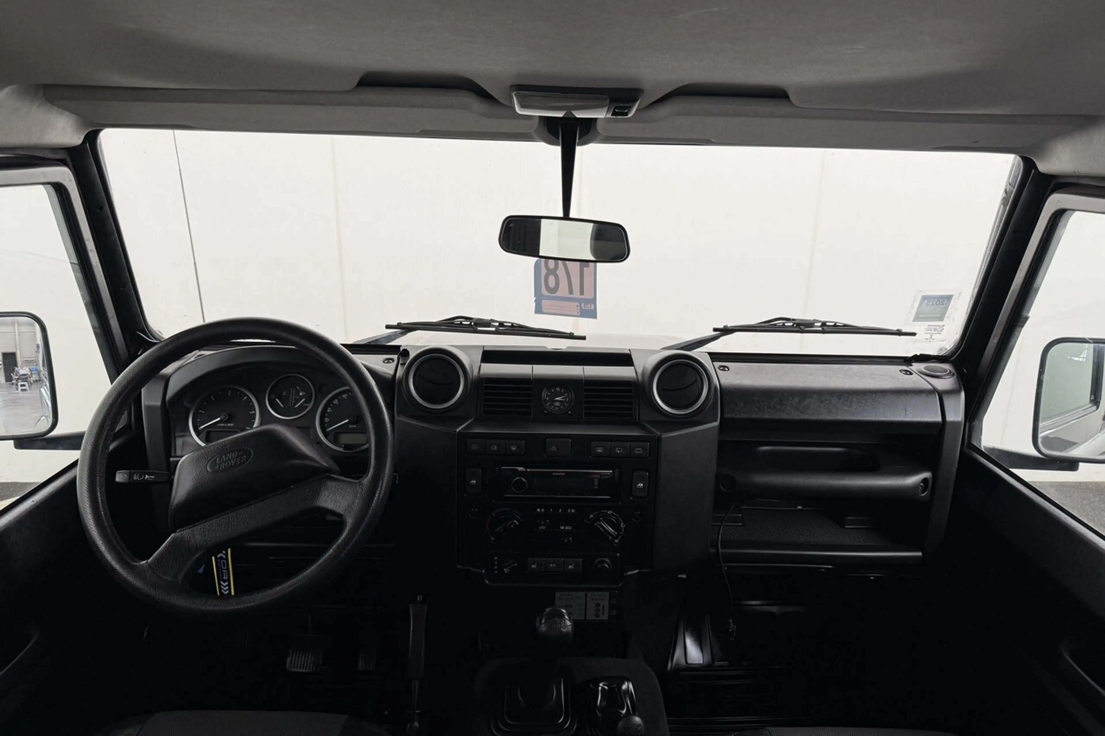Land Rover Defender BTW WAGEN - AIRCO - ZETELVERWARMING — photo 13