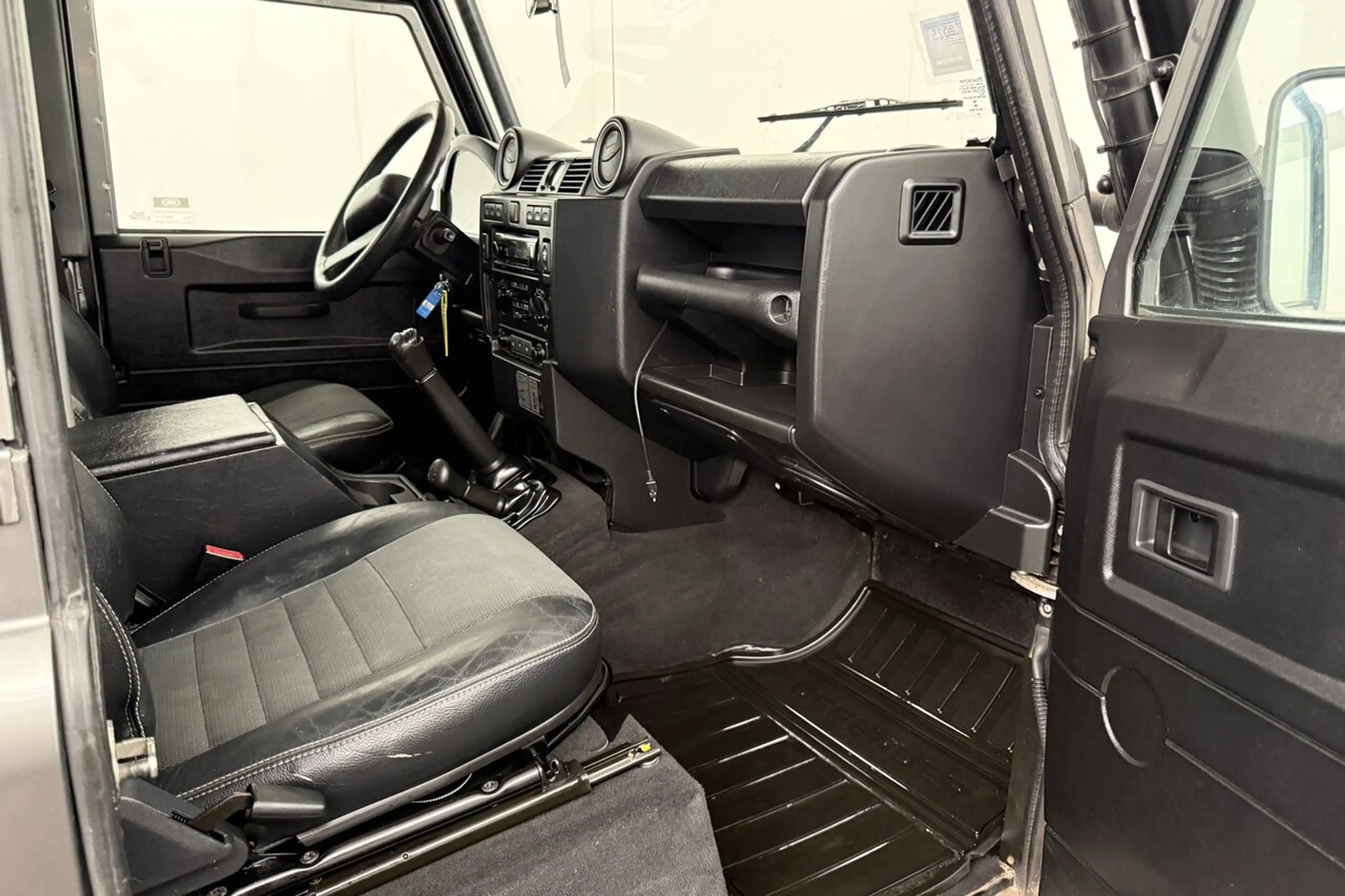 Land Rover Defender BTW WAGEN - AIRCO - ZETELVERWARMING — photo 15