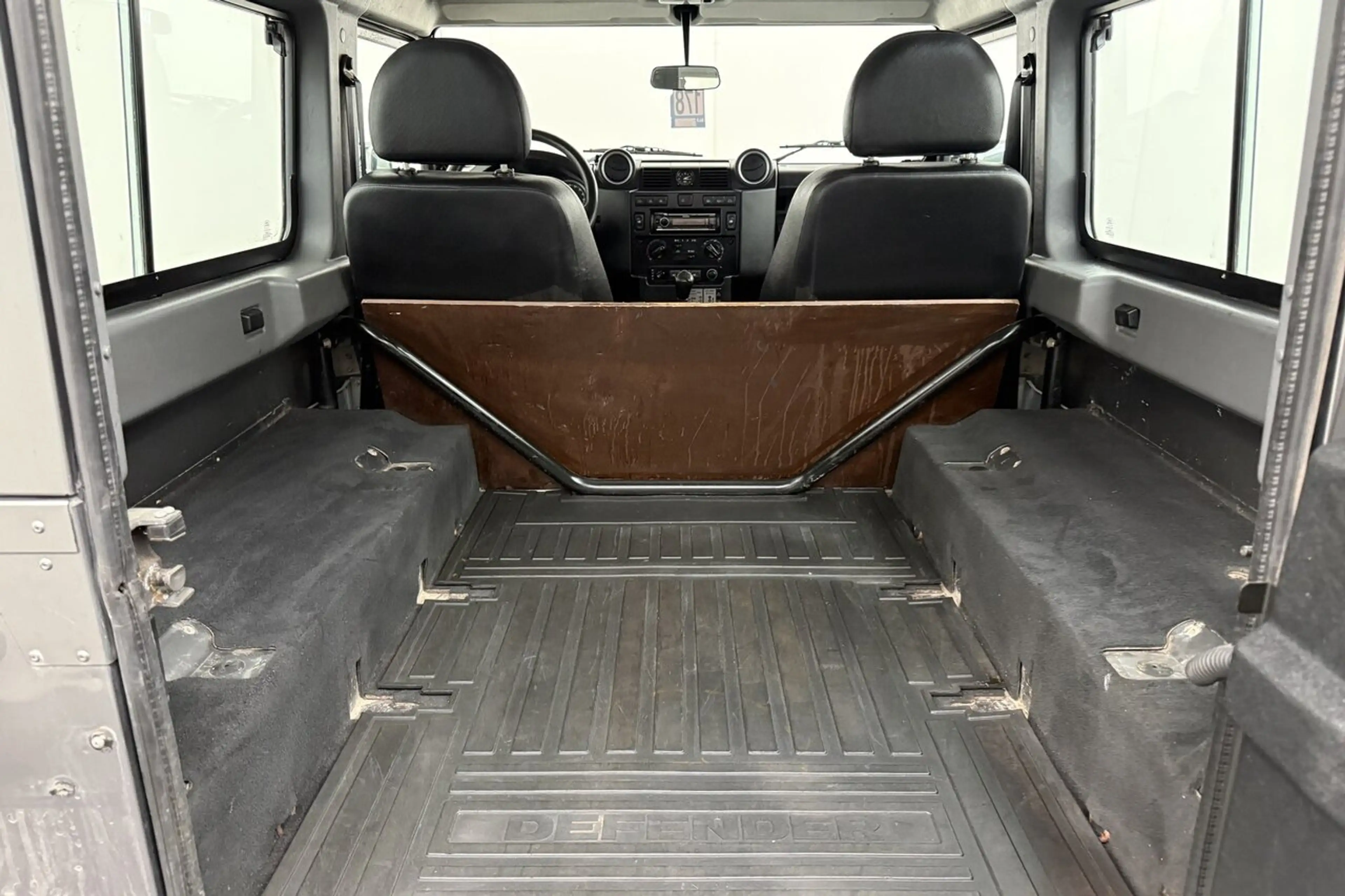 Land Rover Defender BTW WAGEN - AIRCO - ZETELVERWARMING — photo 12