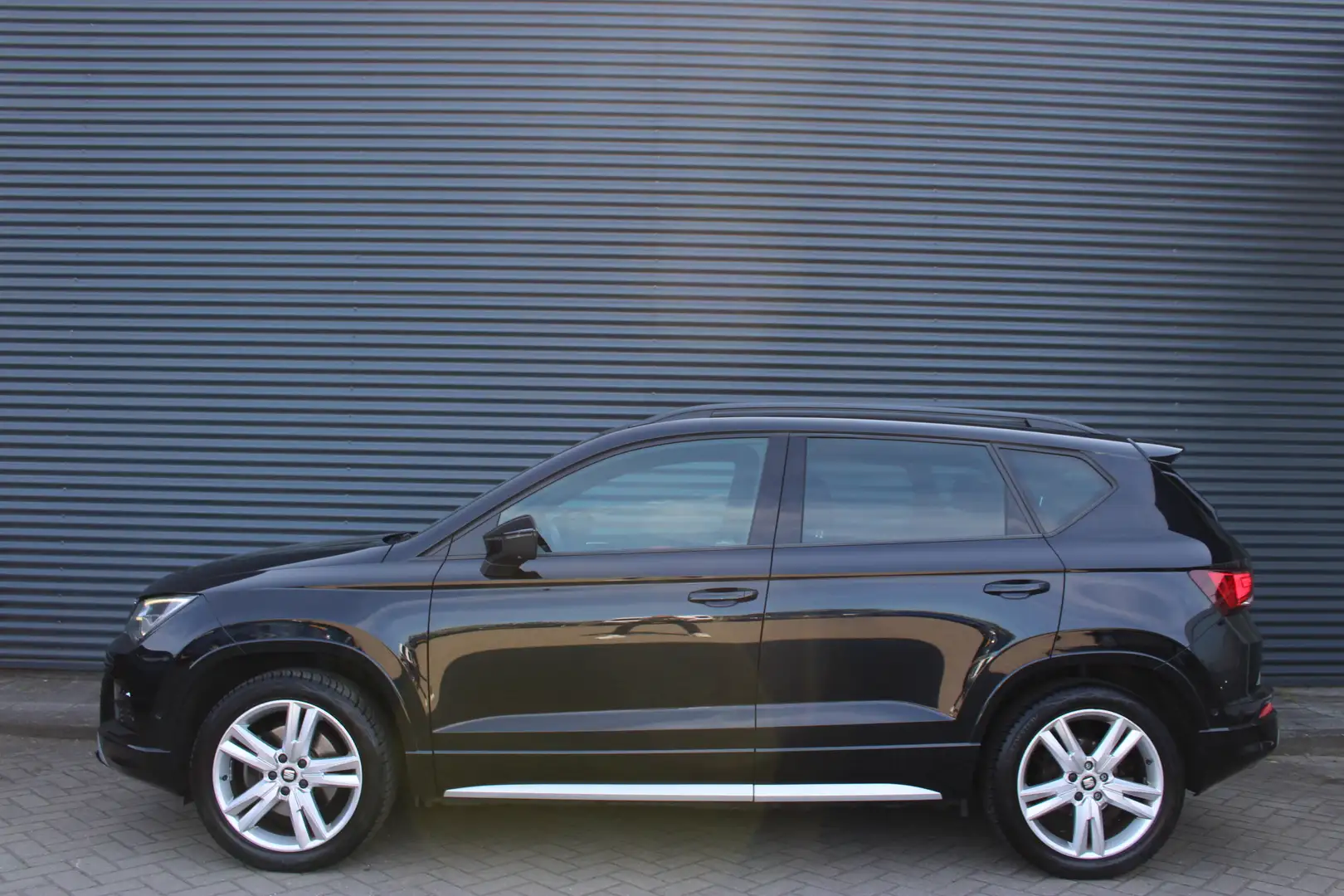 SEAT Ateca 1.5 TSI FR Business Intense Zwart - 2