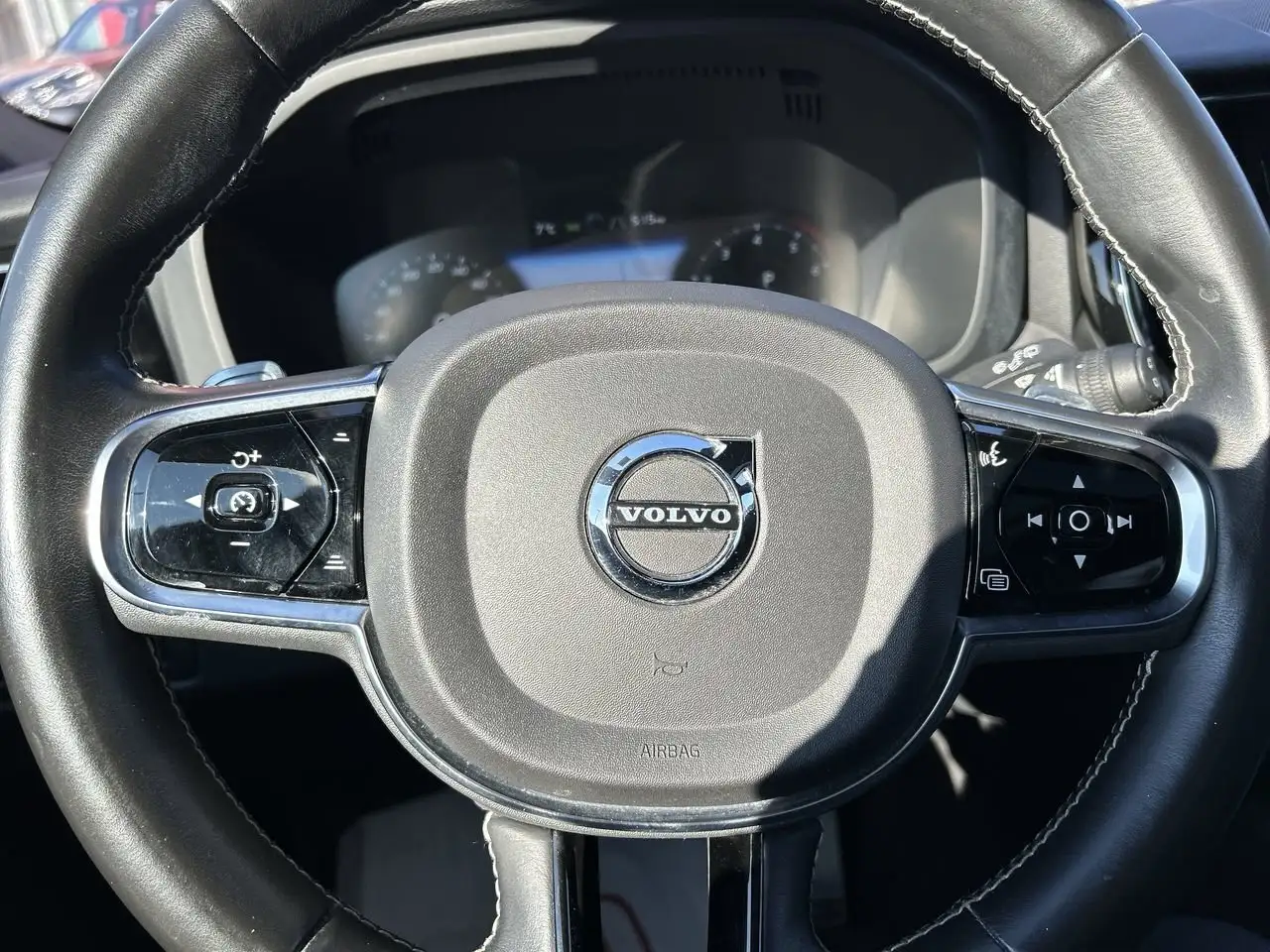 Volvo XC60 снимка Volvo XC60