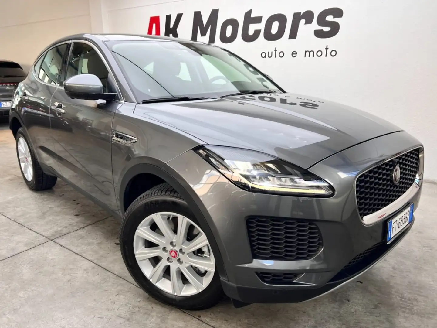 Jaguar E-Pace 2.0 AWD aut. SE Gris - 1