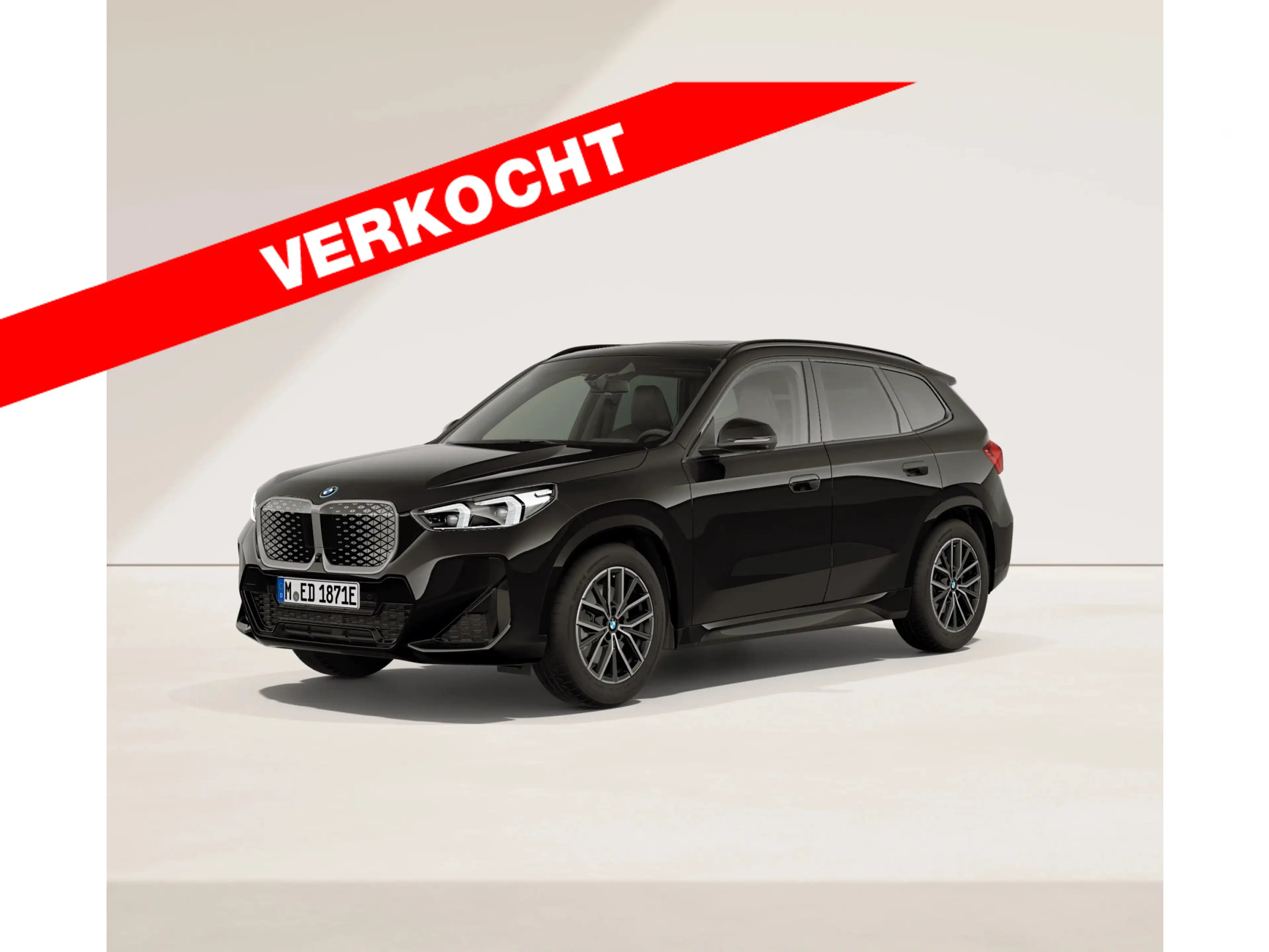 BMW iX1 eDrive20 - M-Sport - Pano - Trekhaak - ACC - Memor