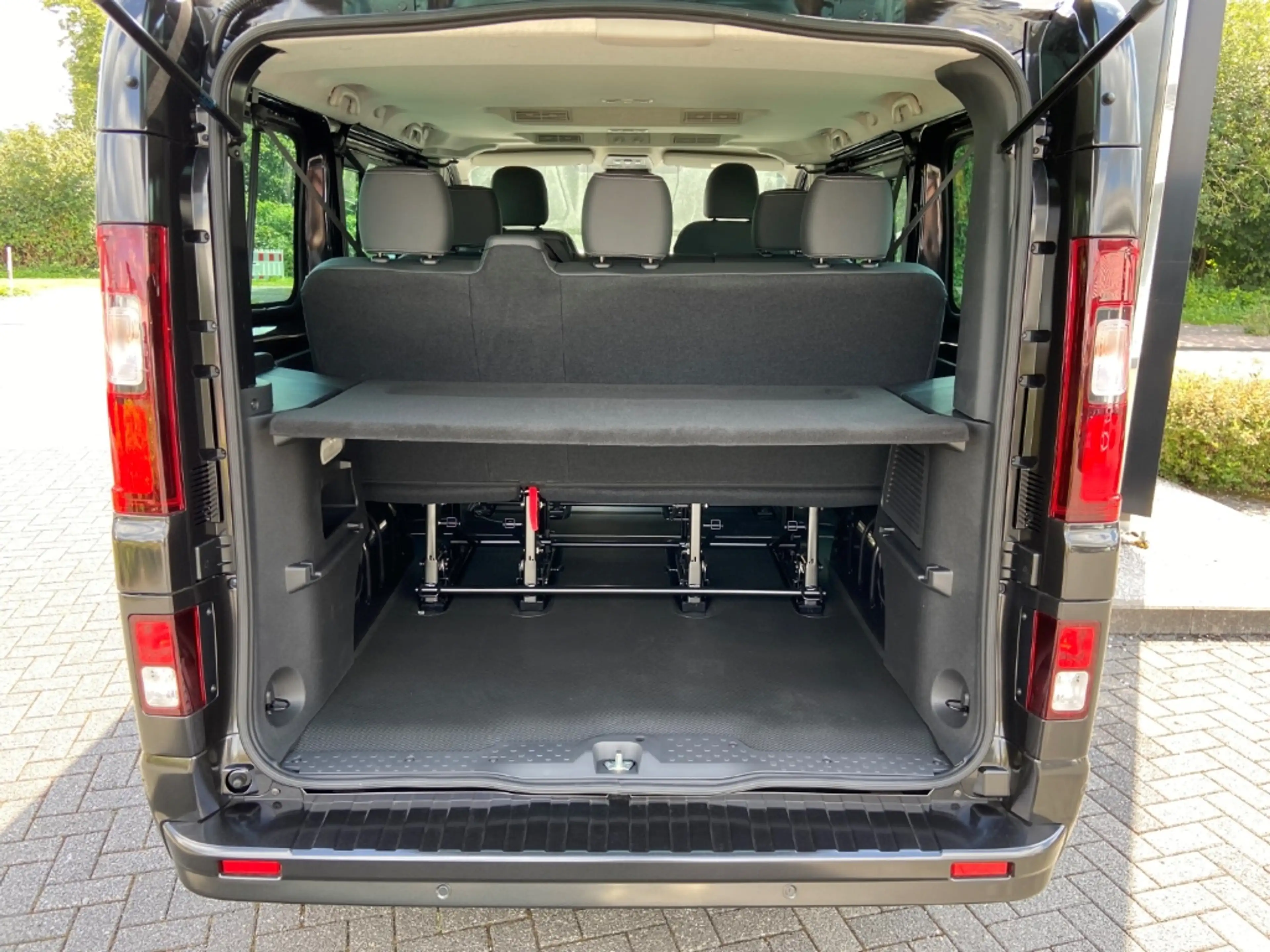 Nissan Primastar Kombi TEKNA L1H1 2,8t dci170 DCT 2ST BES+ Design-P — photo 14