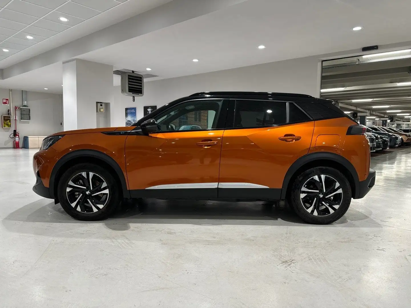 Peugeot 2008 e 100kW GT Orange - 2