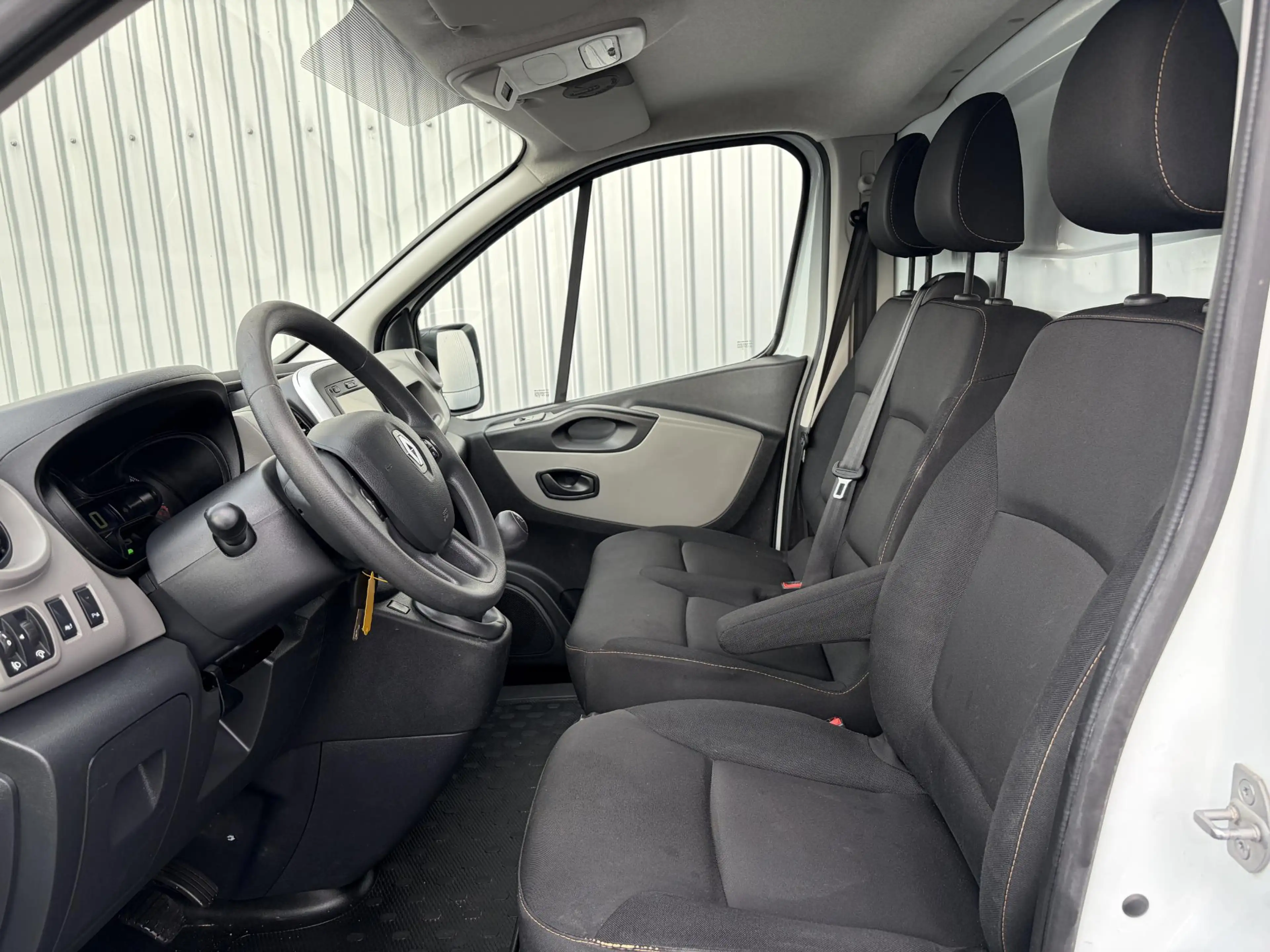 Renault Trafic 1.6 dCi L2H1 Comfort*NAVI*CRUISE*HAAK*A/C*TEL*3PER — photo 18