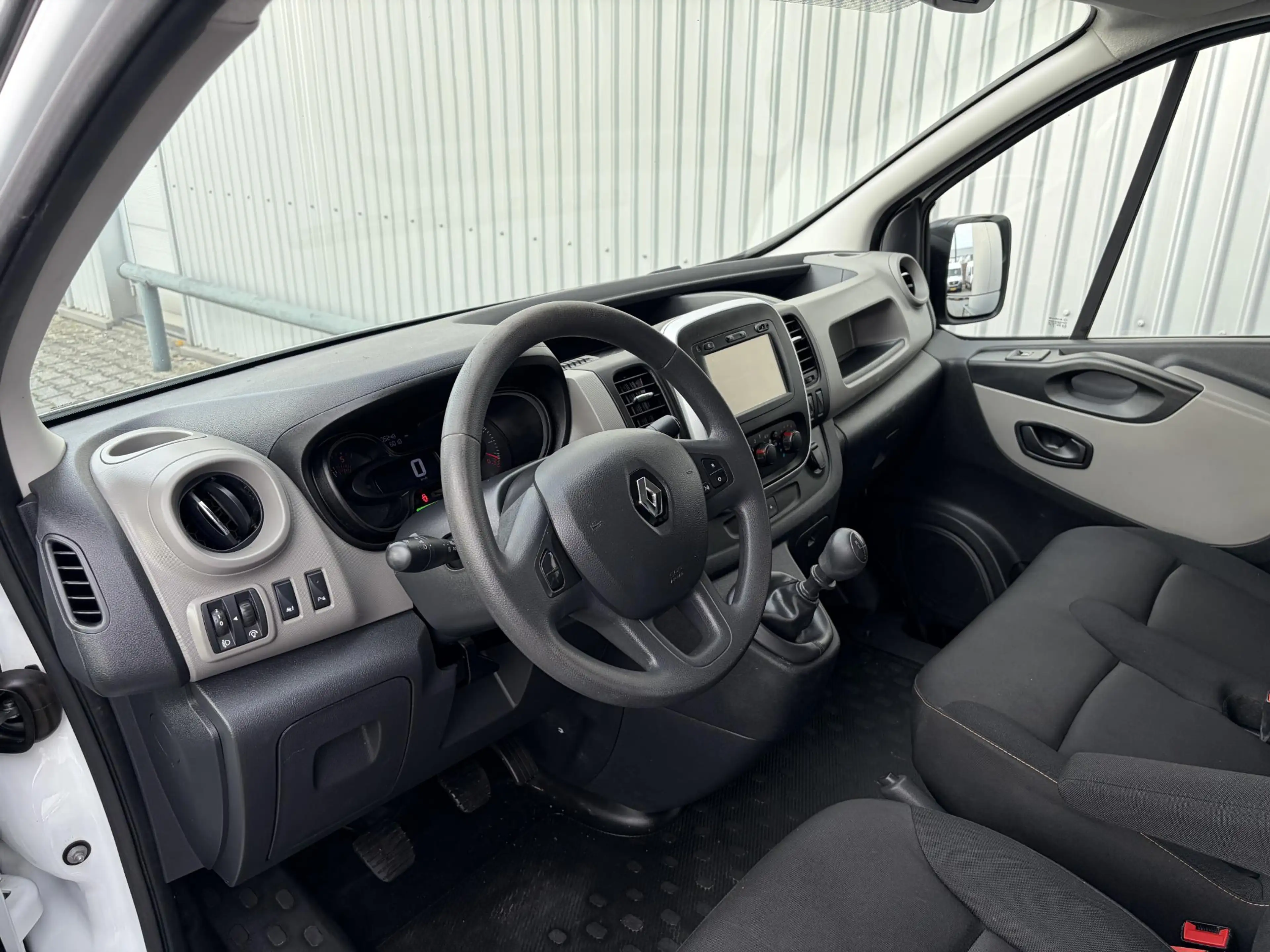 Renault Trafic 1.6 dCi L2H1 Comfort*NAVI*CRUISE*HAAK*A/C*TEL*3PER — photo 3