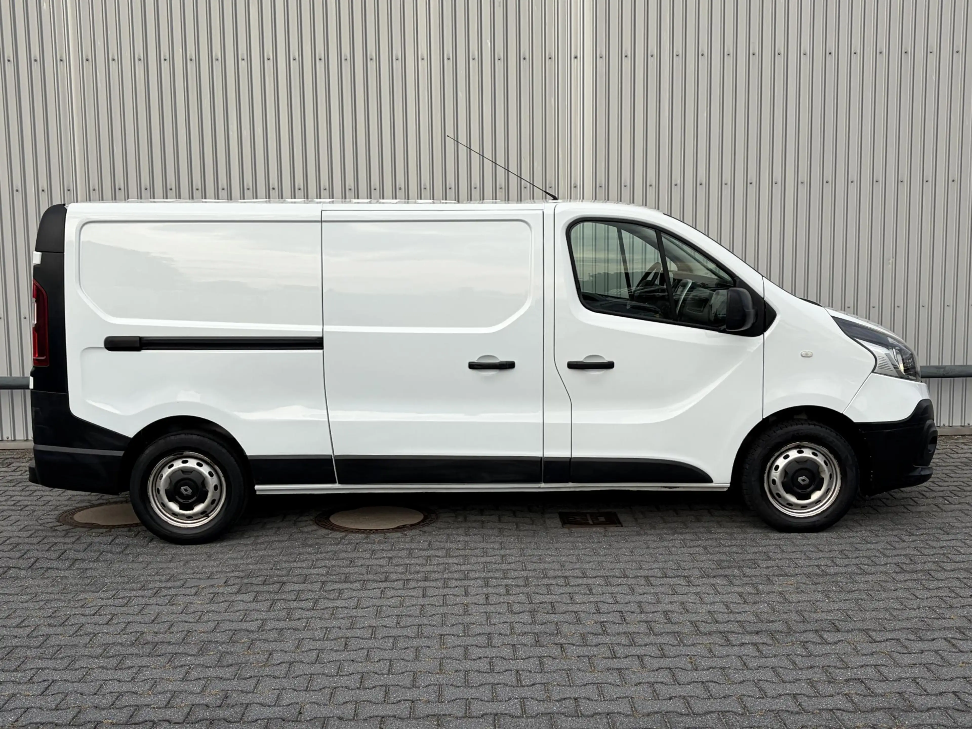 Renault Trafic 1.6 dCi L2H1 Comfort*NAVI*CRUISE*HAAK*A/C*TEL*3PER — photo 7