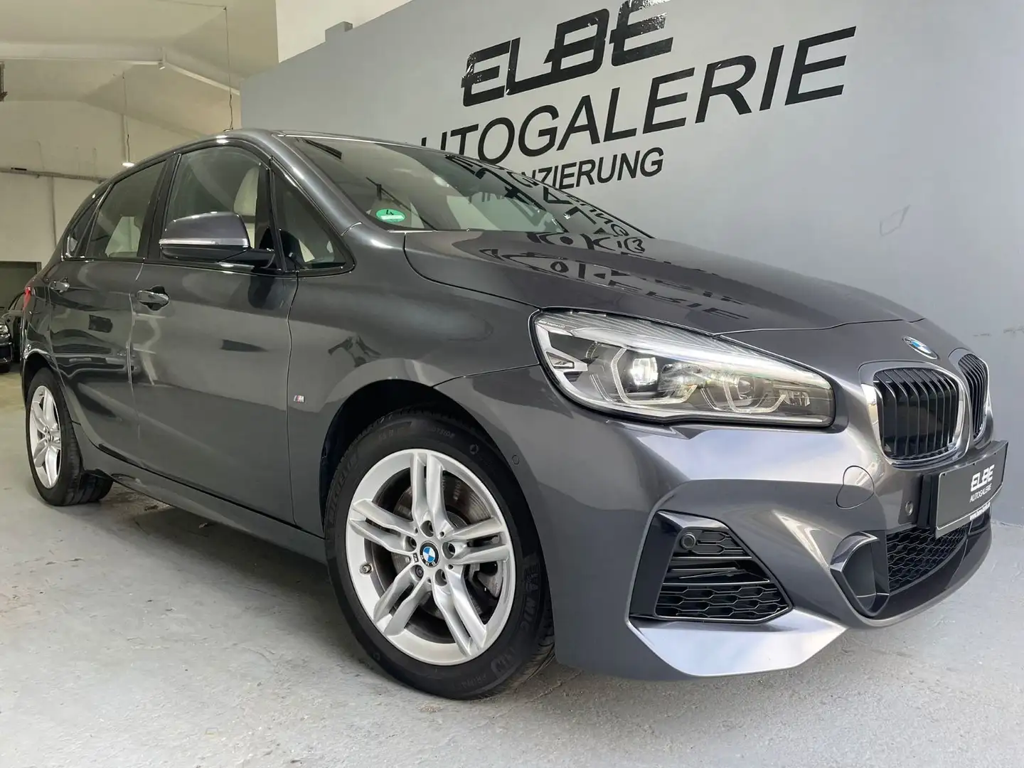 BMW 225 xe M Sport Active Tourer Aut. 1.Hand Voll Grau - 1
