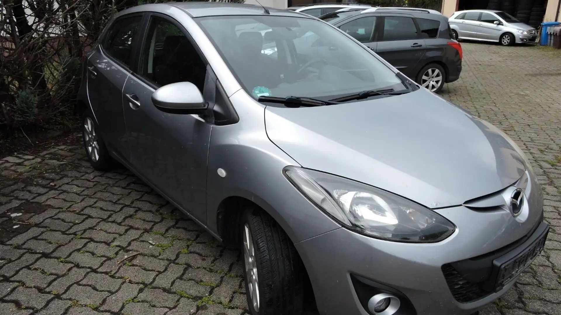 Mazda 2 1.3 / 5-türig / Klimaautomatik / Euro 5 Silber - 2