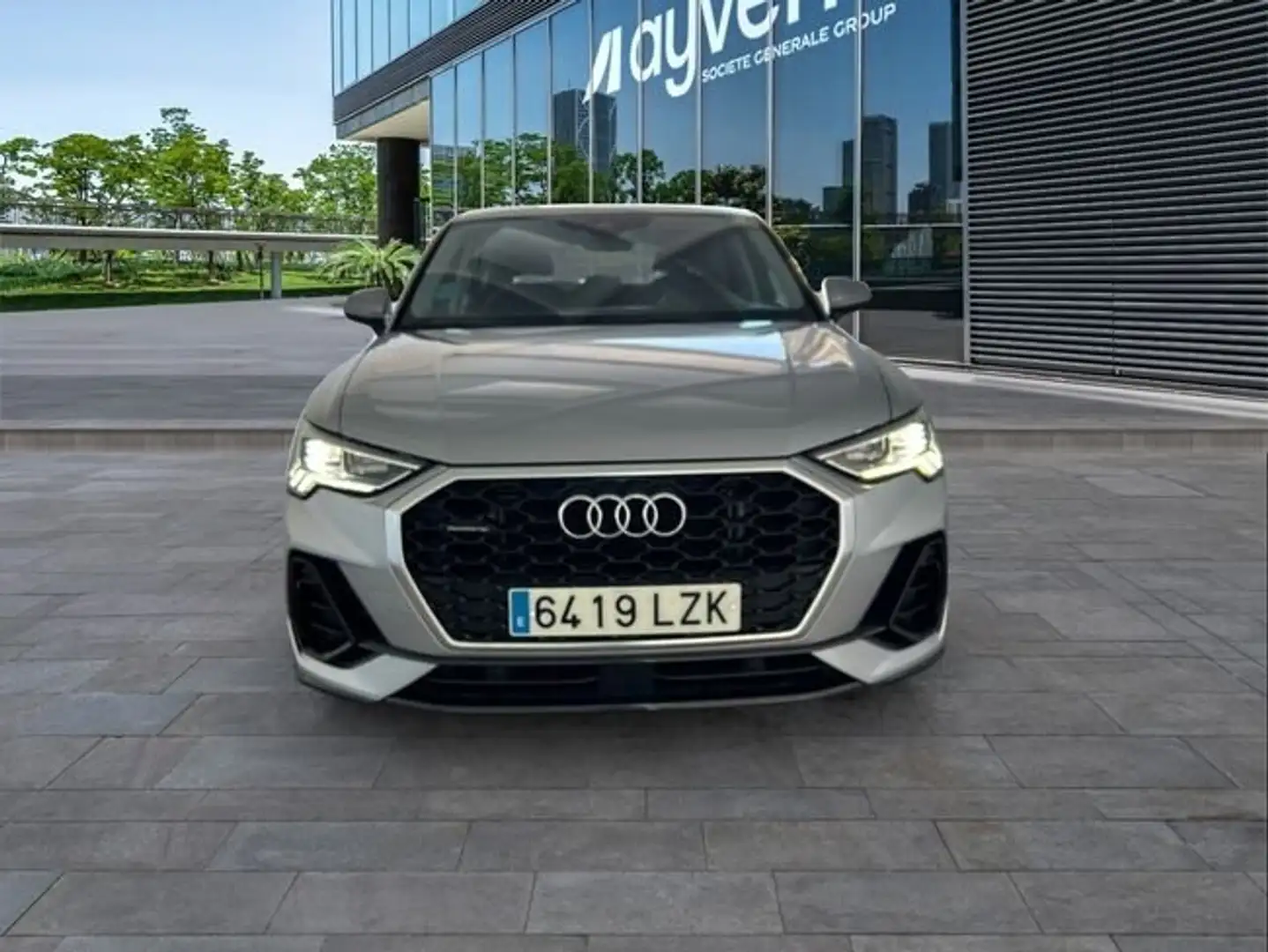 Audi Q3 40 TFSI quattro Advanced Plateado - 2