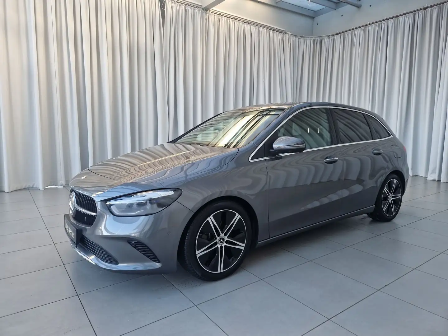 Mercedes-Benz B 180 d Österreich-Edition Progressive SpurW Grau - 2