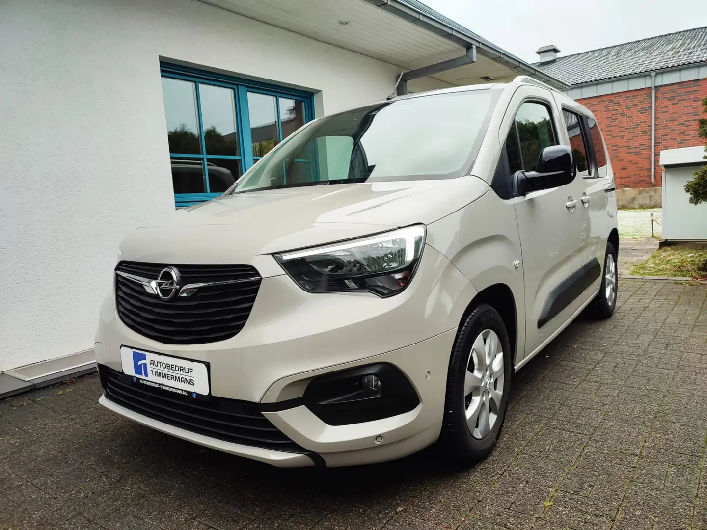 Opel Combo Life 1.2 Turbo Automaat Panoramadak Beige - 1