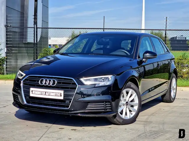 Audi A3 30 TFSI/Heated Seats/Camera/Navi/Radio/Leder