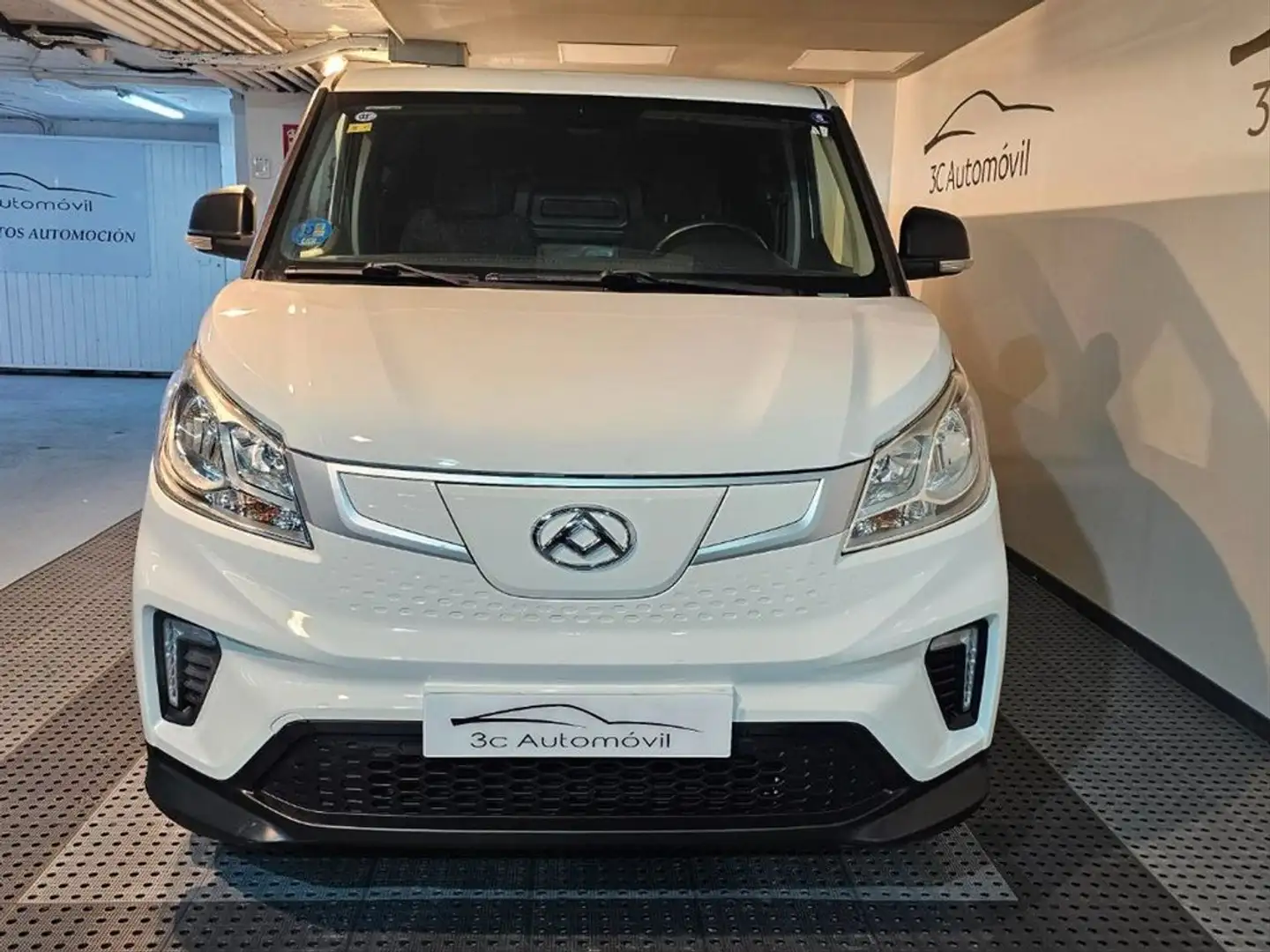 Maxus LWB 53 kWh Blanc - 2