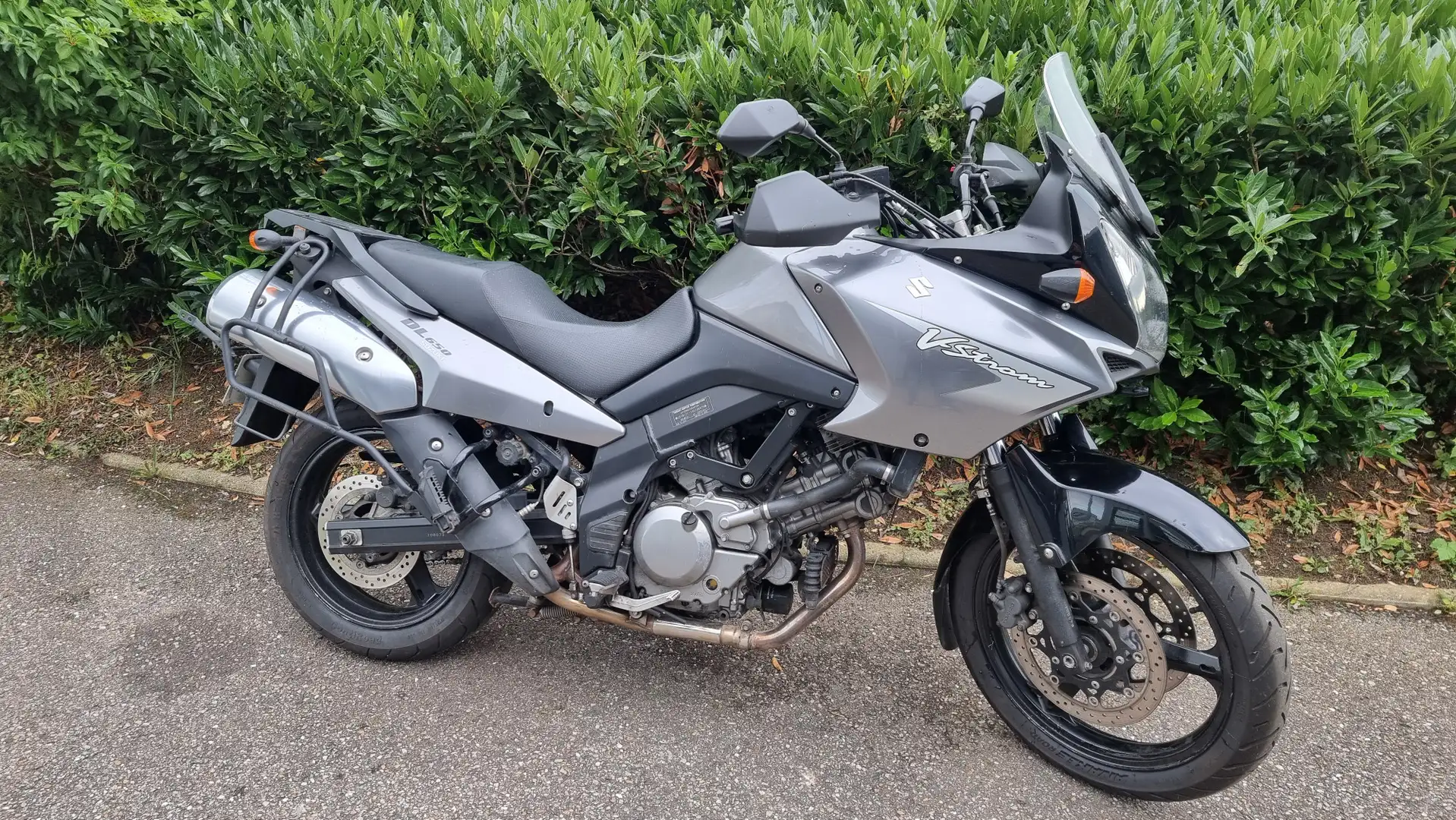 Suzuki V-Strom 650 Gris - 1