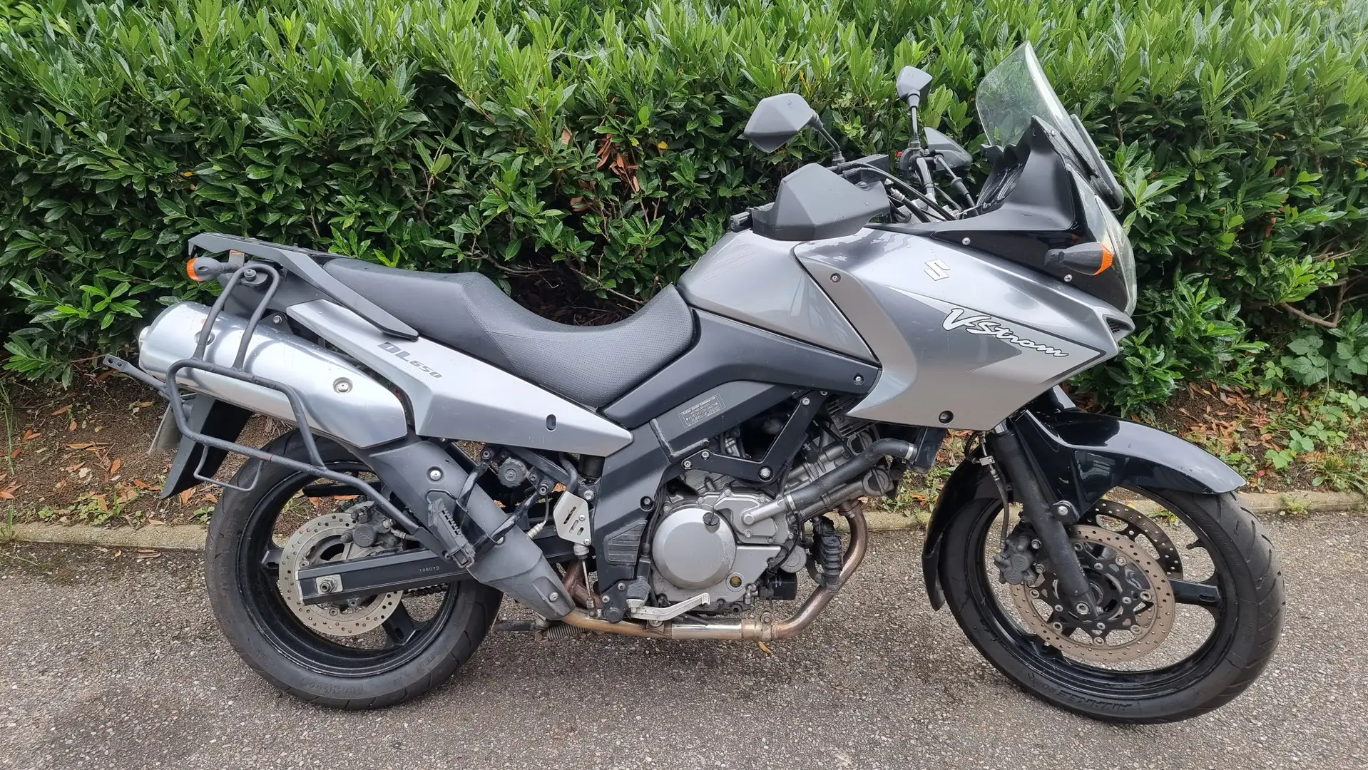 Suzuki V-Strom 650 Gris - 2