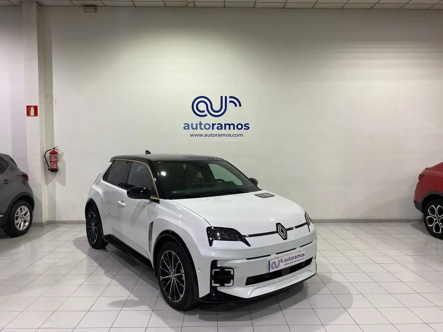 Renault R 5 E-Tech Iconic cinq autonomía confort 110 kW Blanc - 1