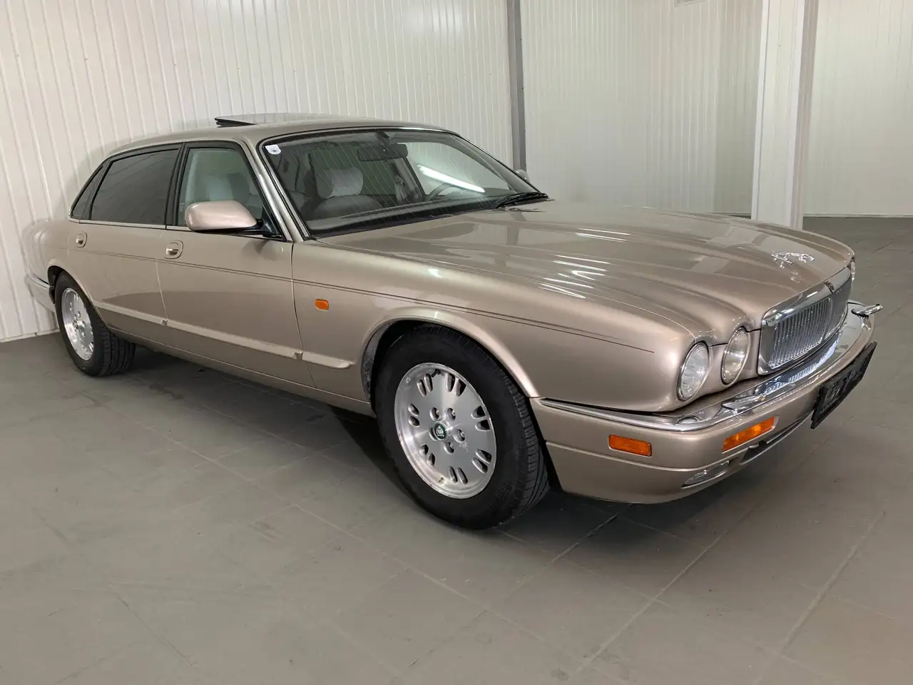 Jaguar XJ6