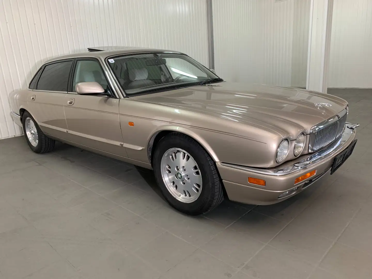 Jaguar XJ6 XJ6 3,2 Business Aut. Gold - 1