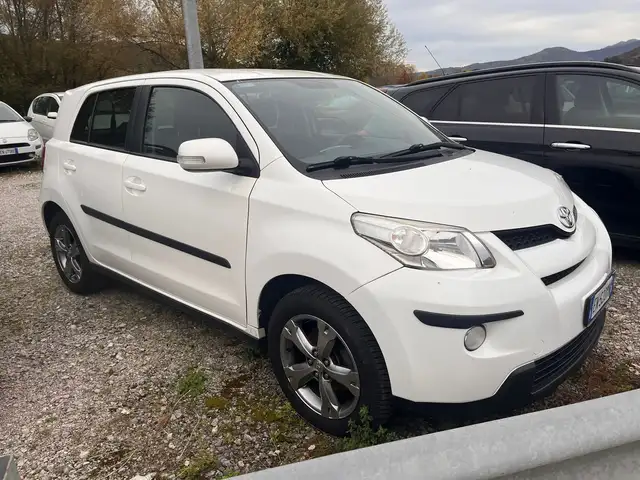 Toyota Urban Cruiser Urban Cruiser 1.4 d-4d Luxury Awd